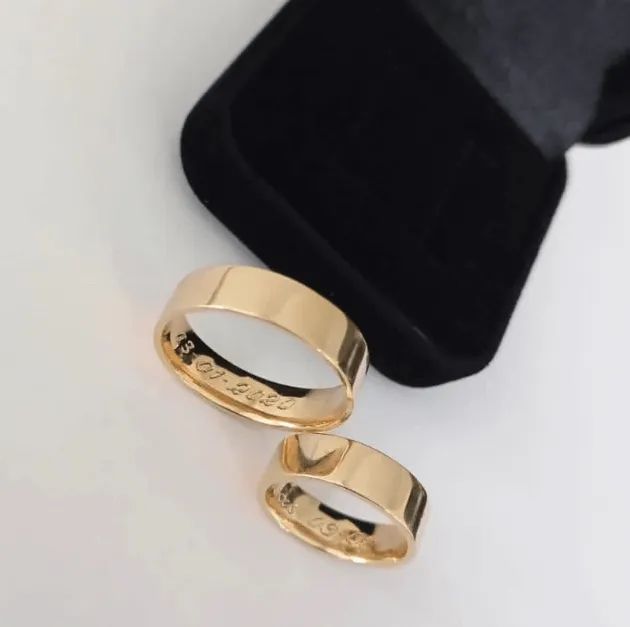 Par de Aliança 6mm Reta Lisa em Banho de Ouro