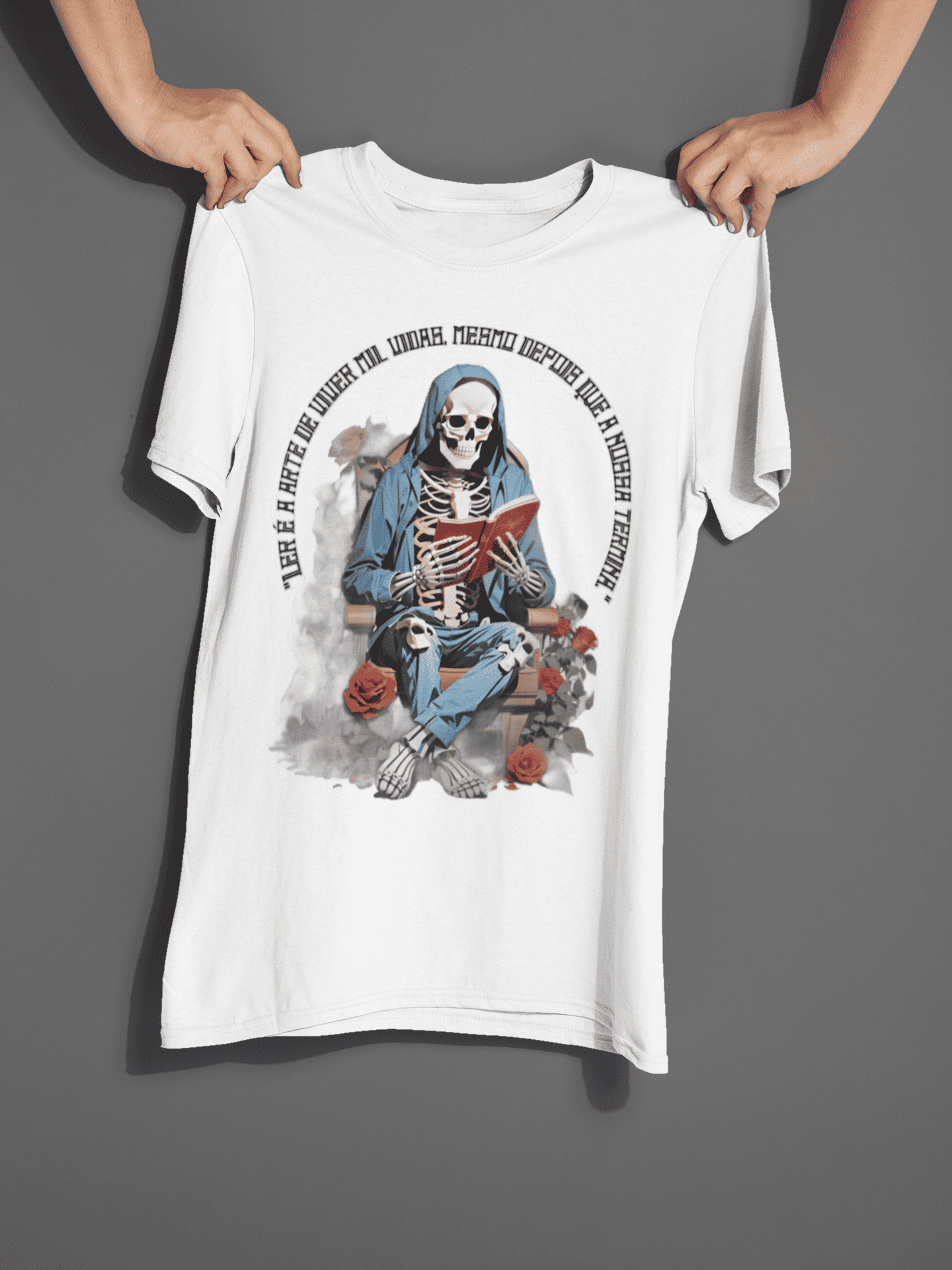 Camiseta Ler é a arte de viver mil vidas, mesmo depois que a nossa termina / Masculino (Estampa em DTF TÊXTIL)