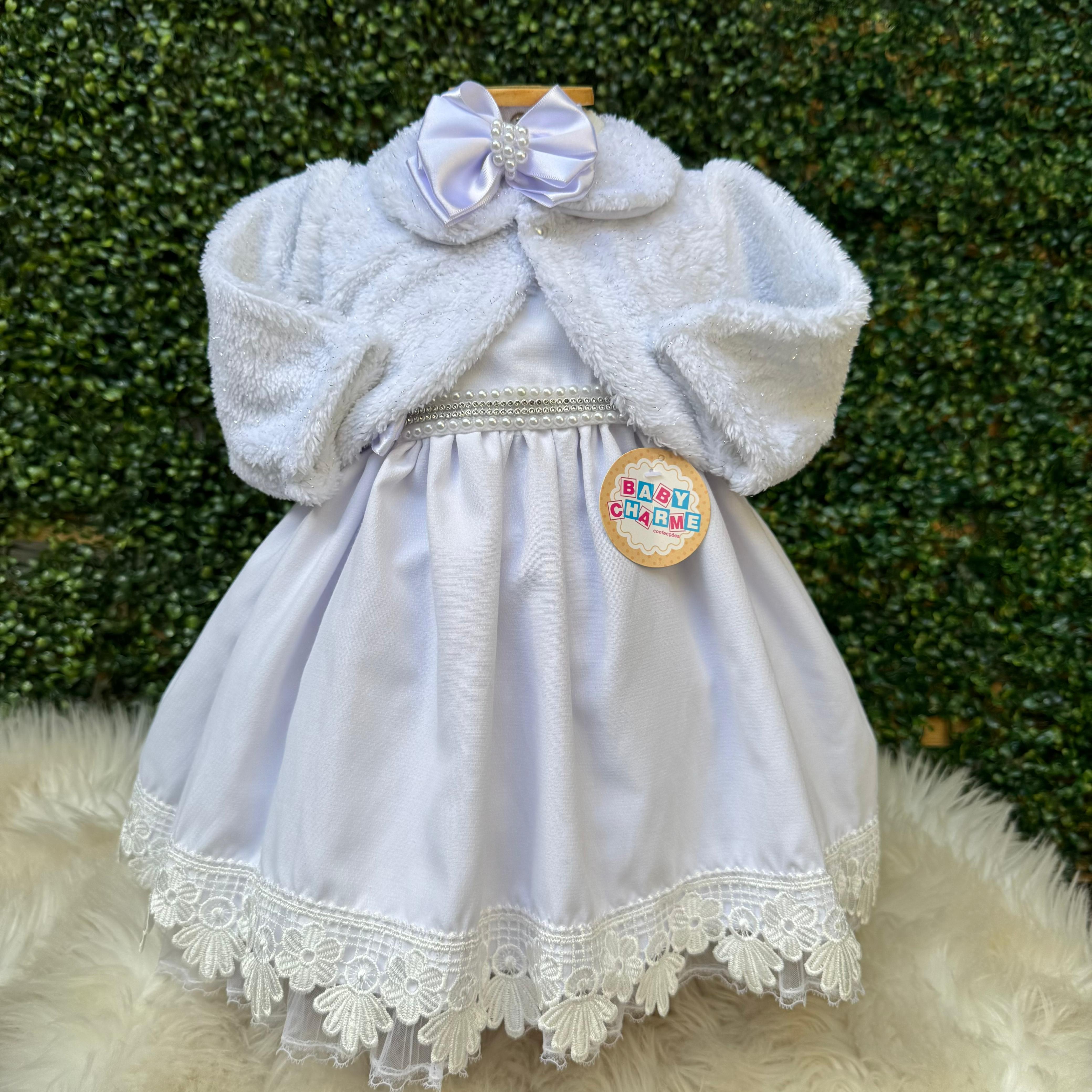 Vestido Branco com Cintura de Pérolas e Strass + Tiara + Bolero de Pele Térmico