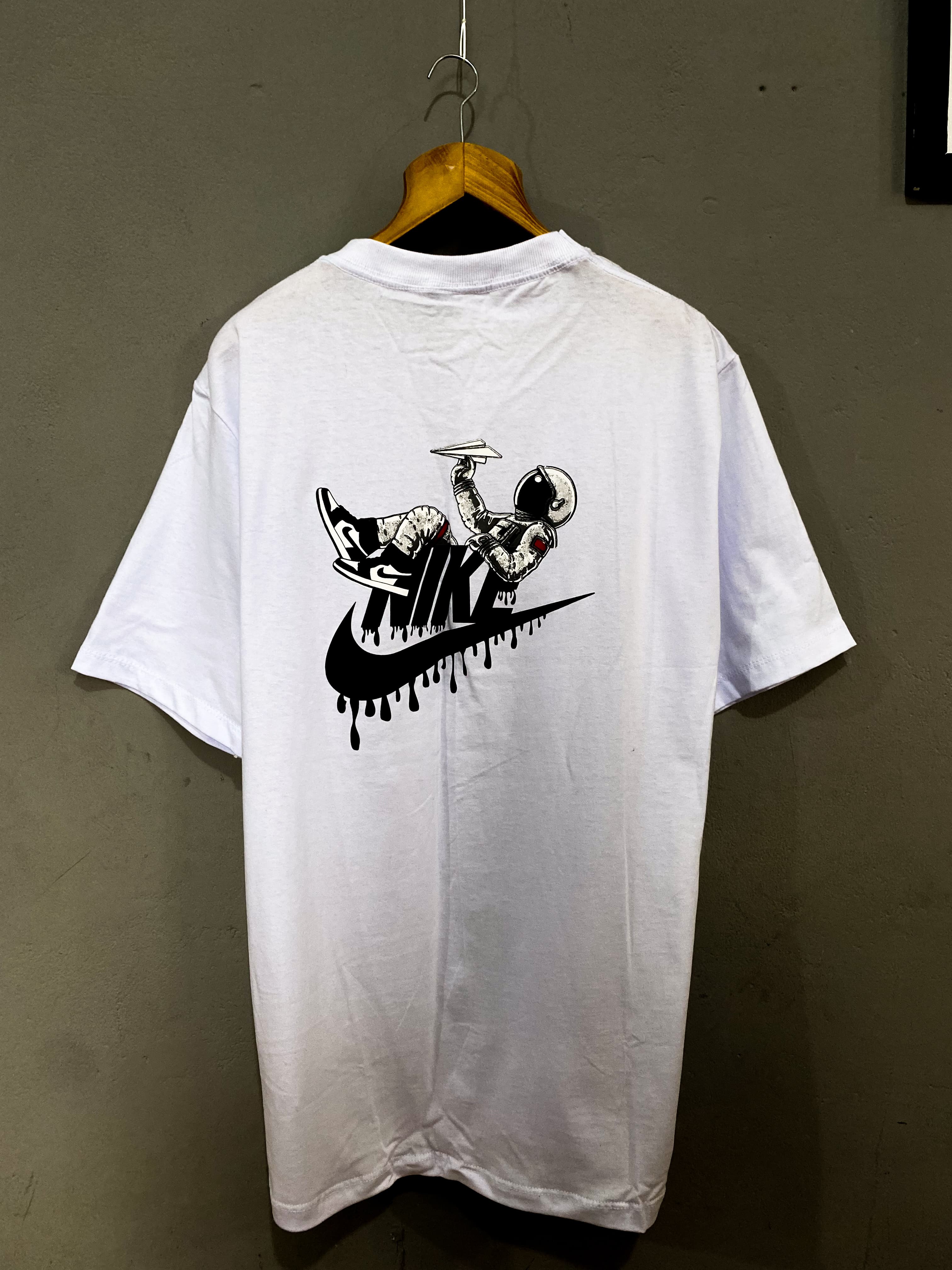 CAMISA NIKE "ASTRONAUTA" BRANCA