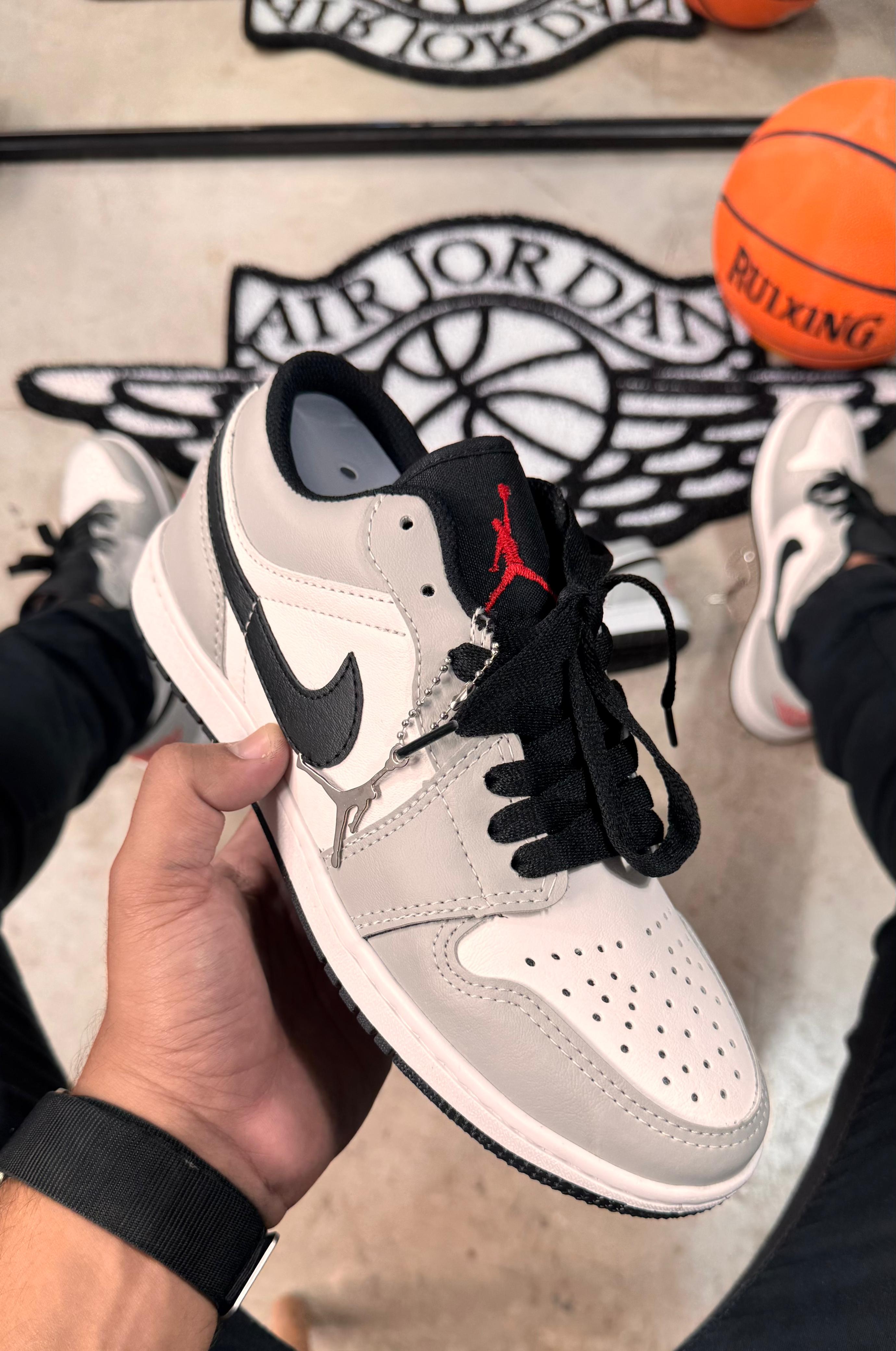 TÊNIS Jordan Low Cinza