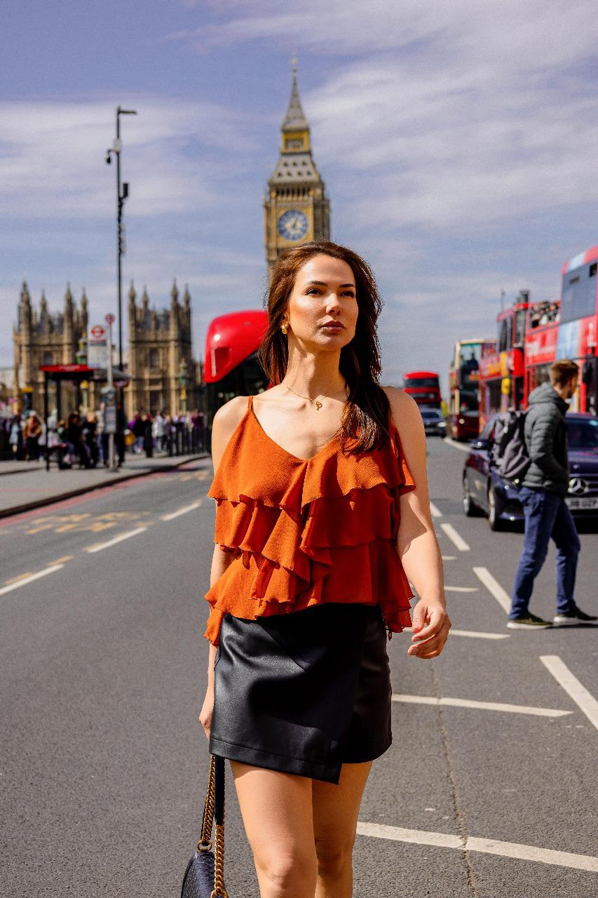 Blusa regata em crepe com babados e amarração nas costas Luna