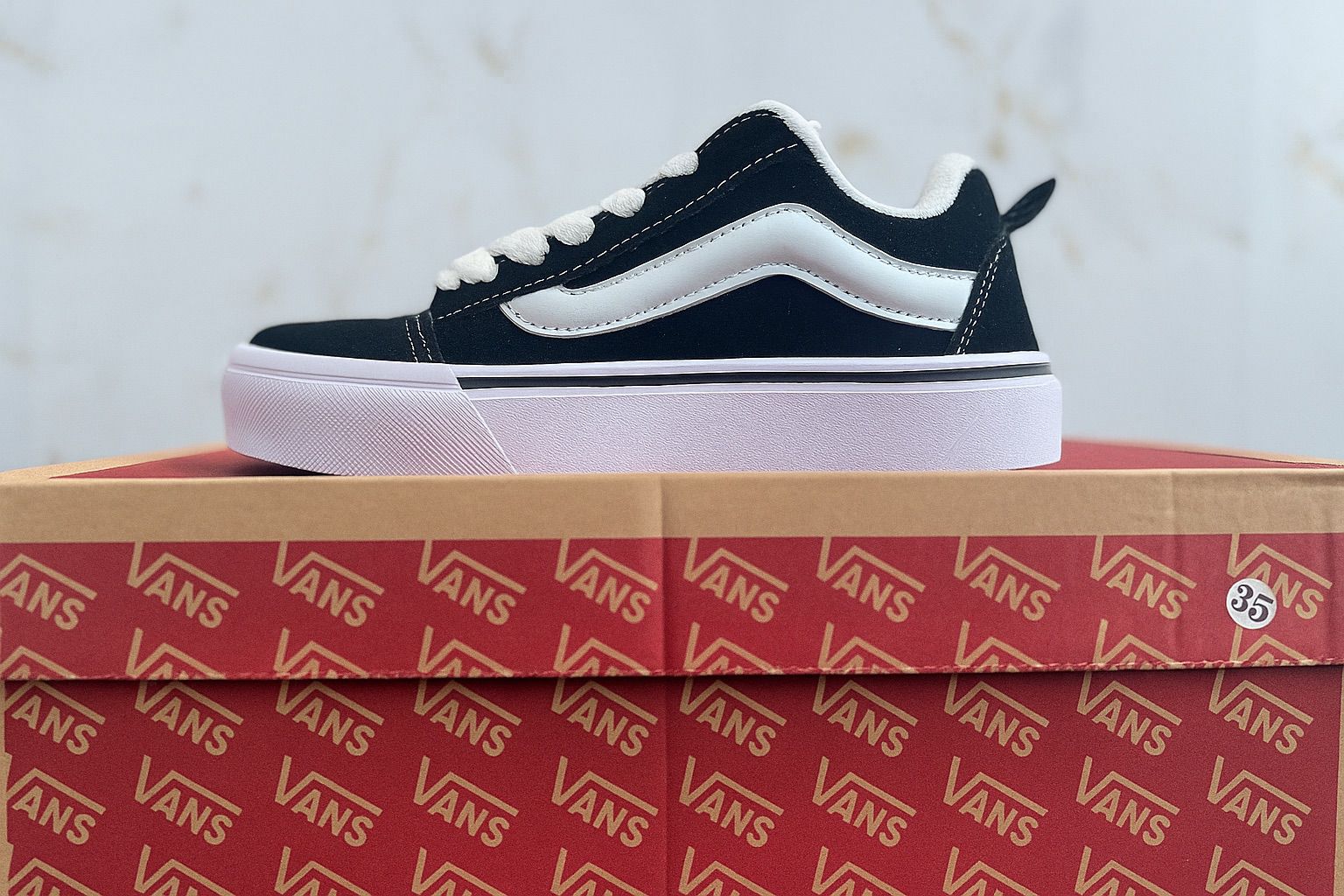 TÊNIS VANS OLD SKOOL PRETO COM BRANCO | ESTILO CLÁSSICO