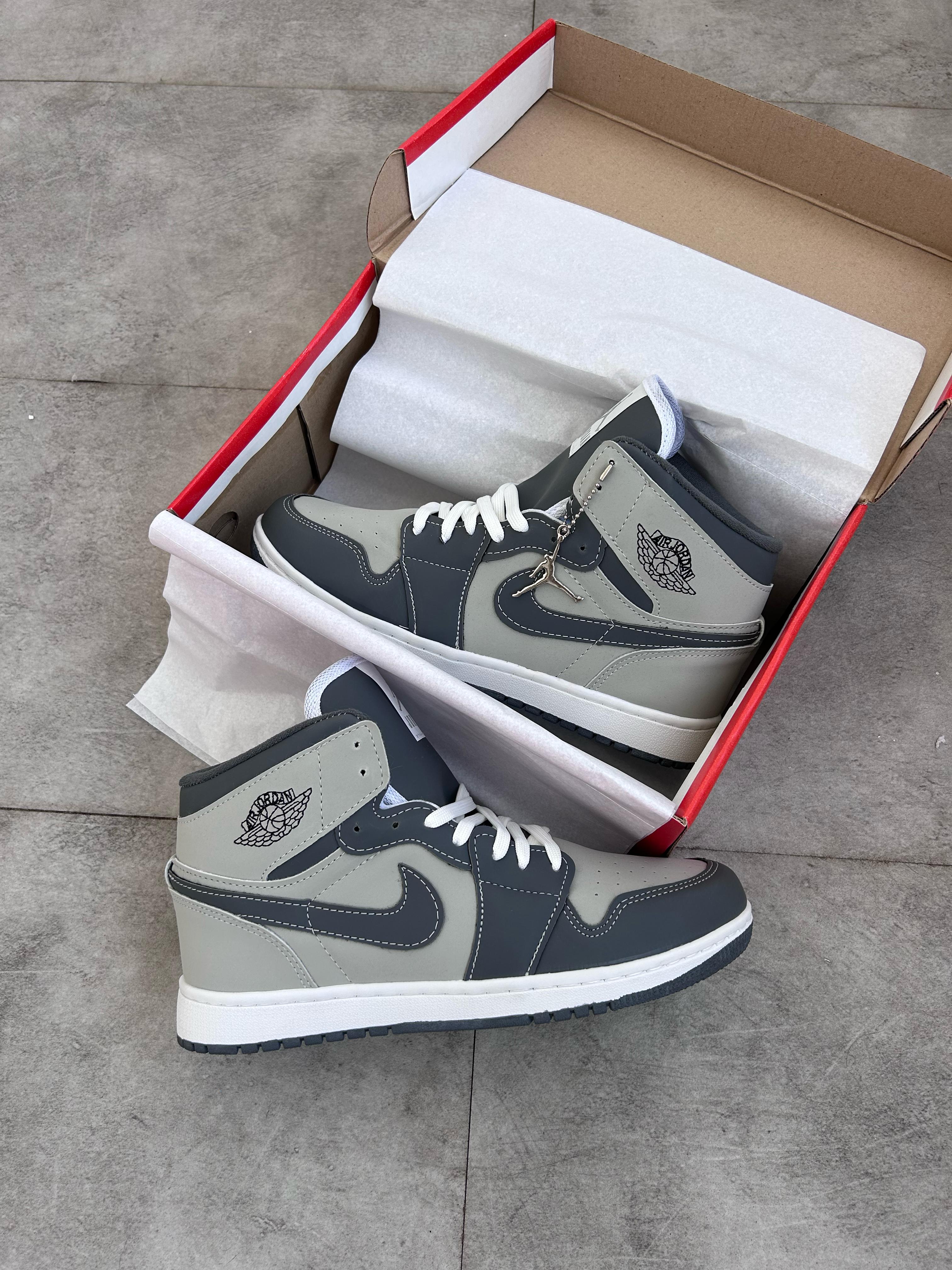 Tênis Nike Air Jordan 1 Mid Grey Fog
