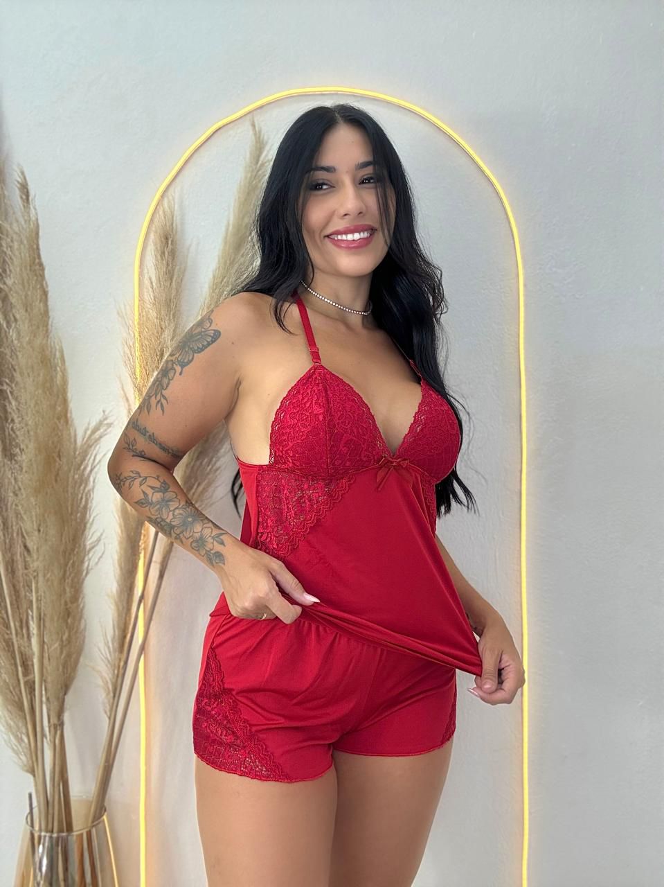 Baby doll sem bojo em microfibra de poliamida com detalhes em renda