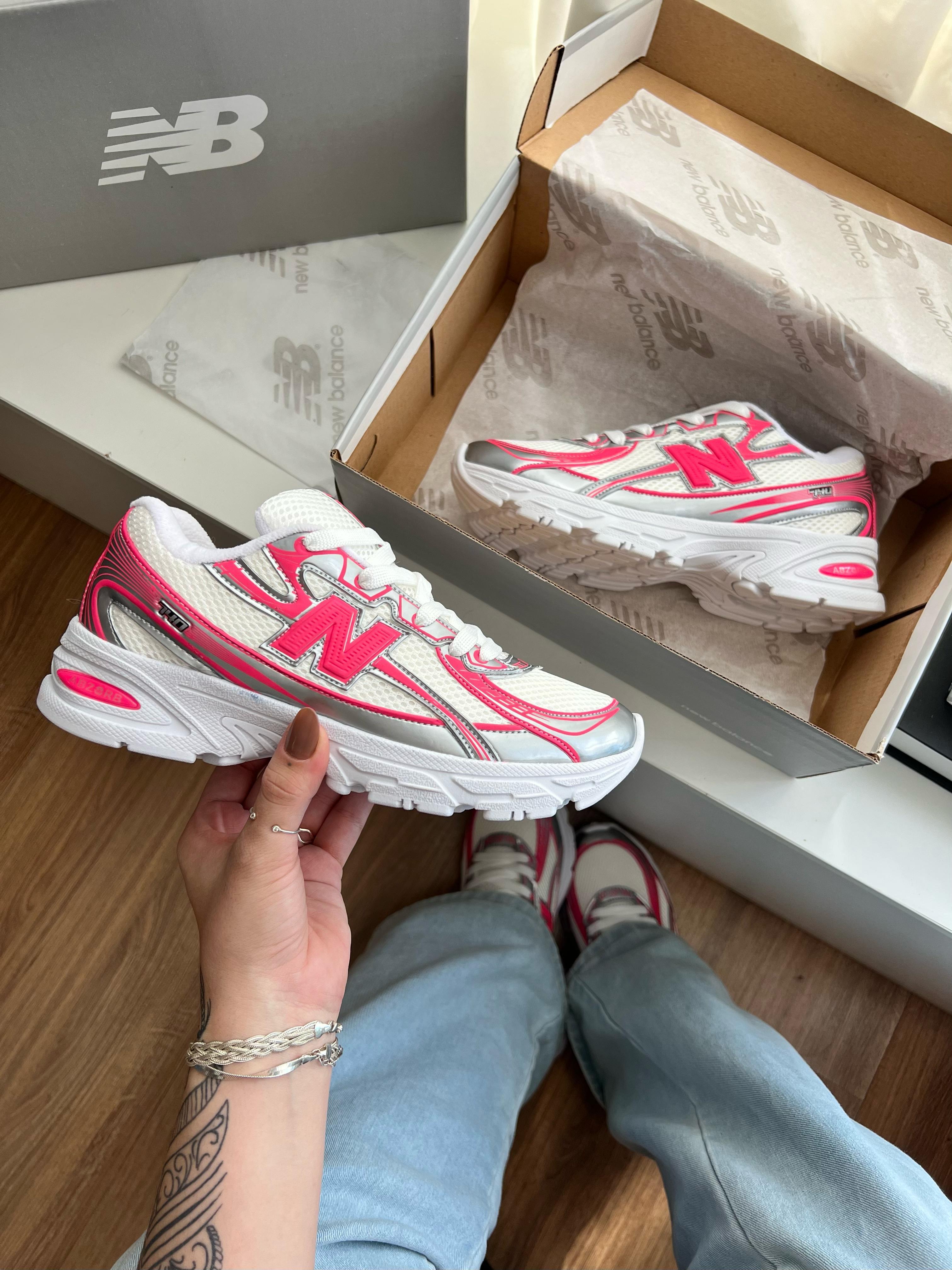 New Balance 740 Pink