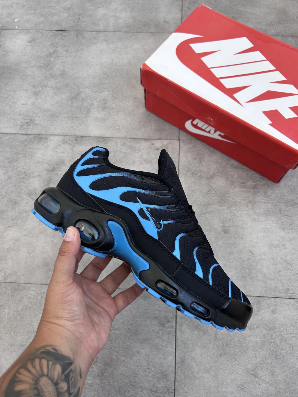 NIKE AIR MAX TN