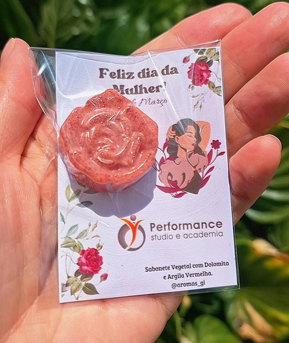 Kit 10 Unidades Lembrancinhas Personalizadas Artesanais. Sabonete Vegetal Dolomita e Argila Vermelha Rosas.