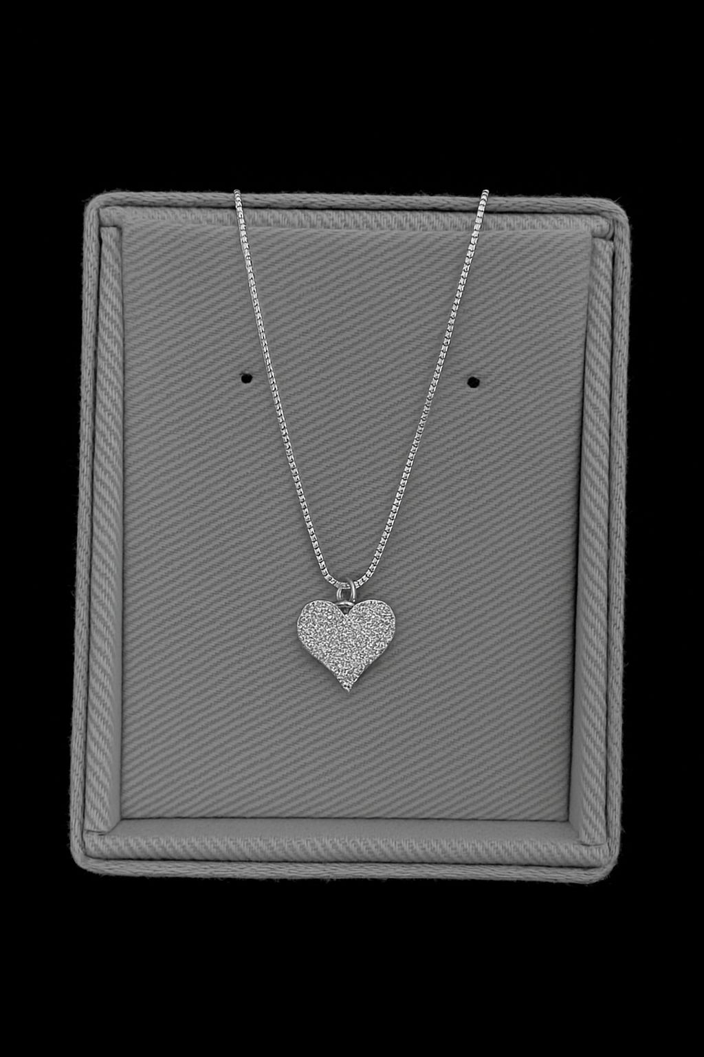 COLAR CORAÇÃO CRAVEJADO PREENCHIDO PONTUDO