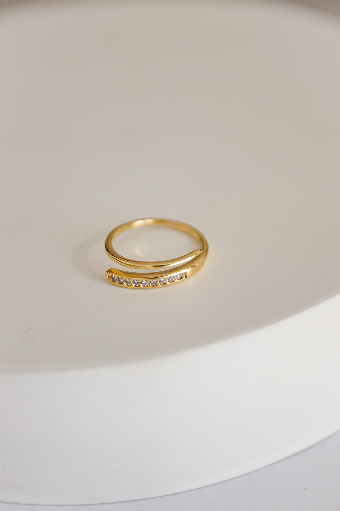 ANEL ABERTO LISO COM ZIRCONIA