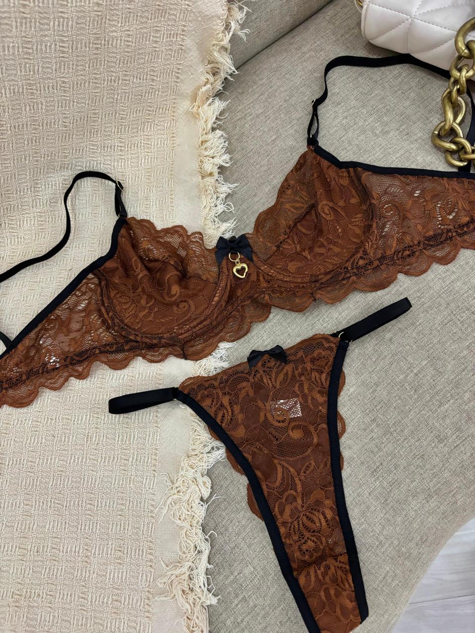 CONJUNTO SEM BOJO COM ARO EM RENDA E PINGENTE - LORENA