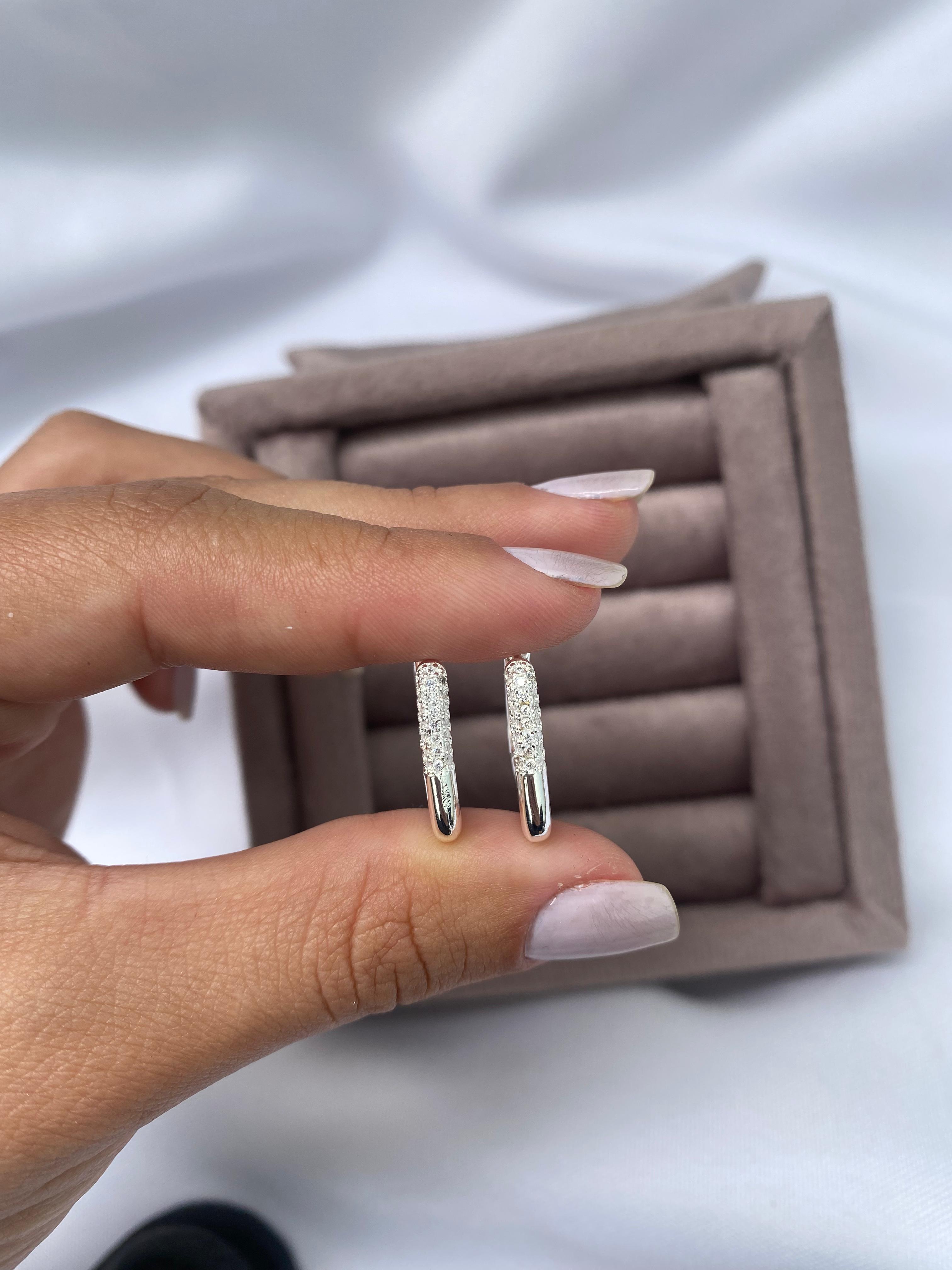 Argola quadrada luxo cravejada banhada a prata