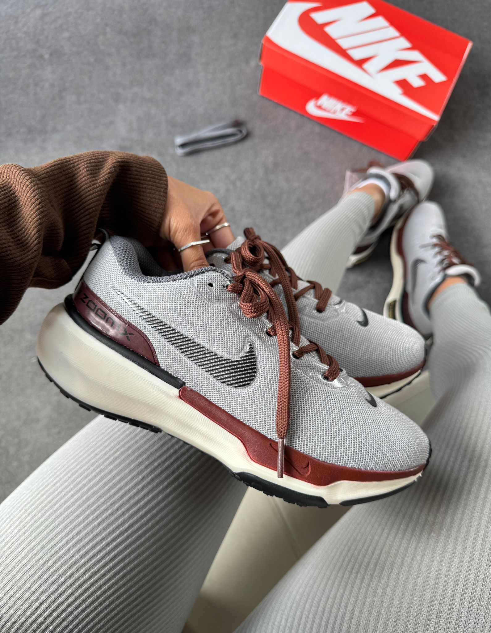 Invencible Run 3 Feminino (cinza/marrom)