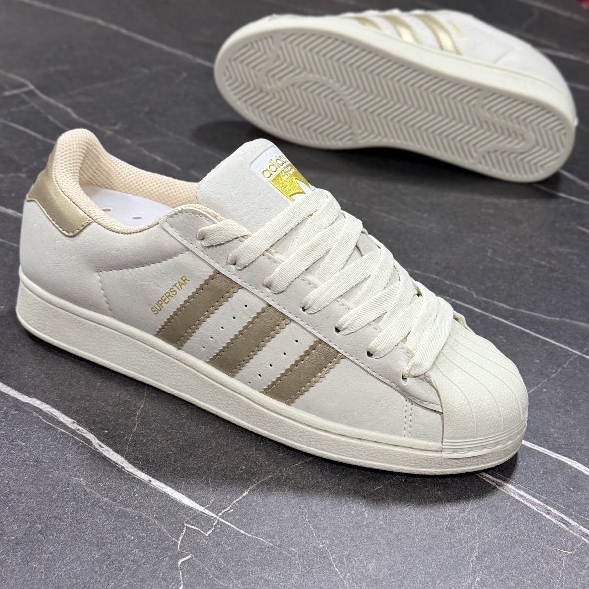Adidas Superstar