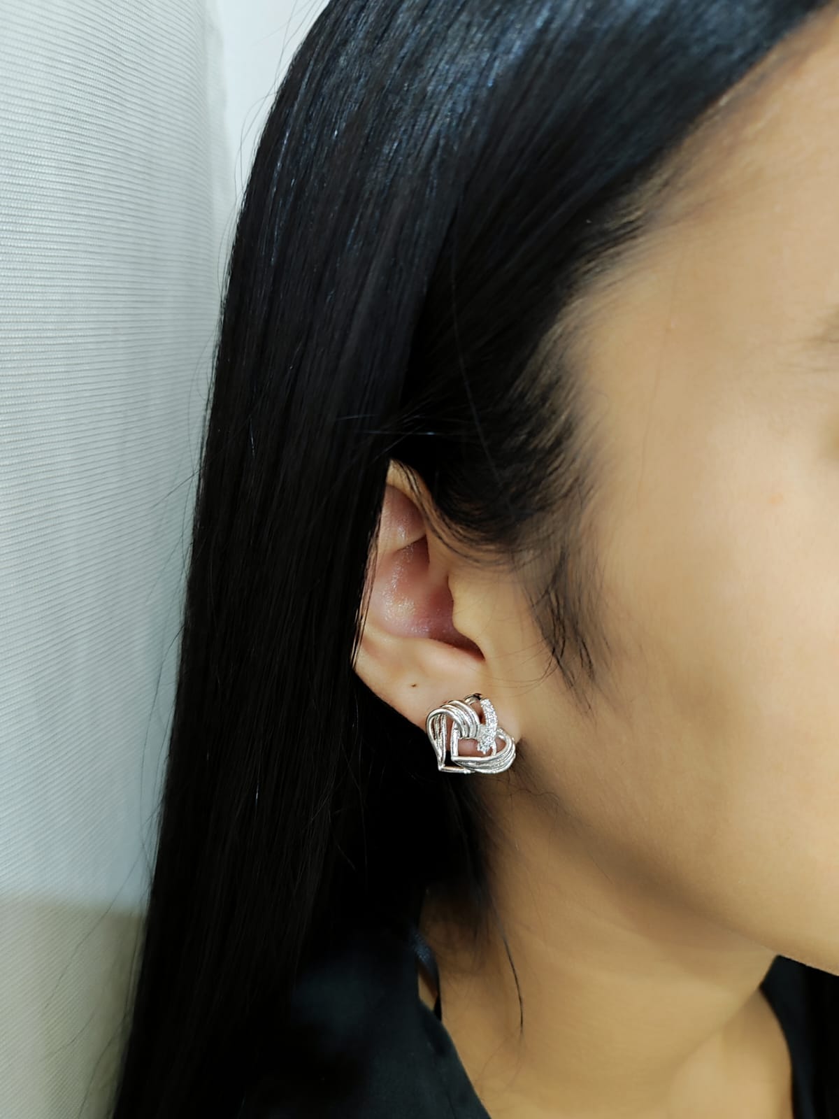 Brinco coração trabalhado