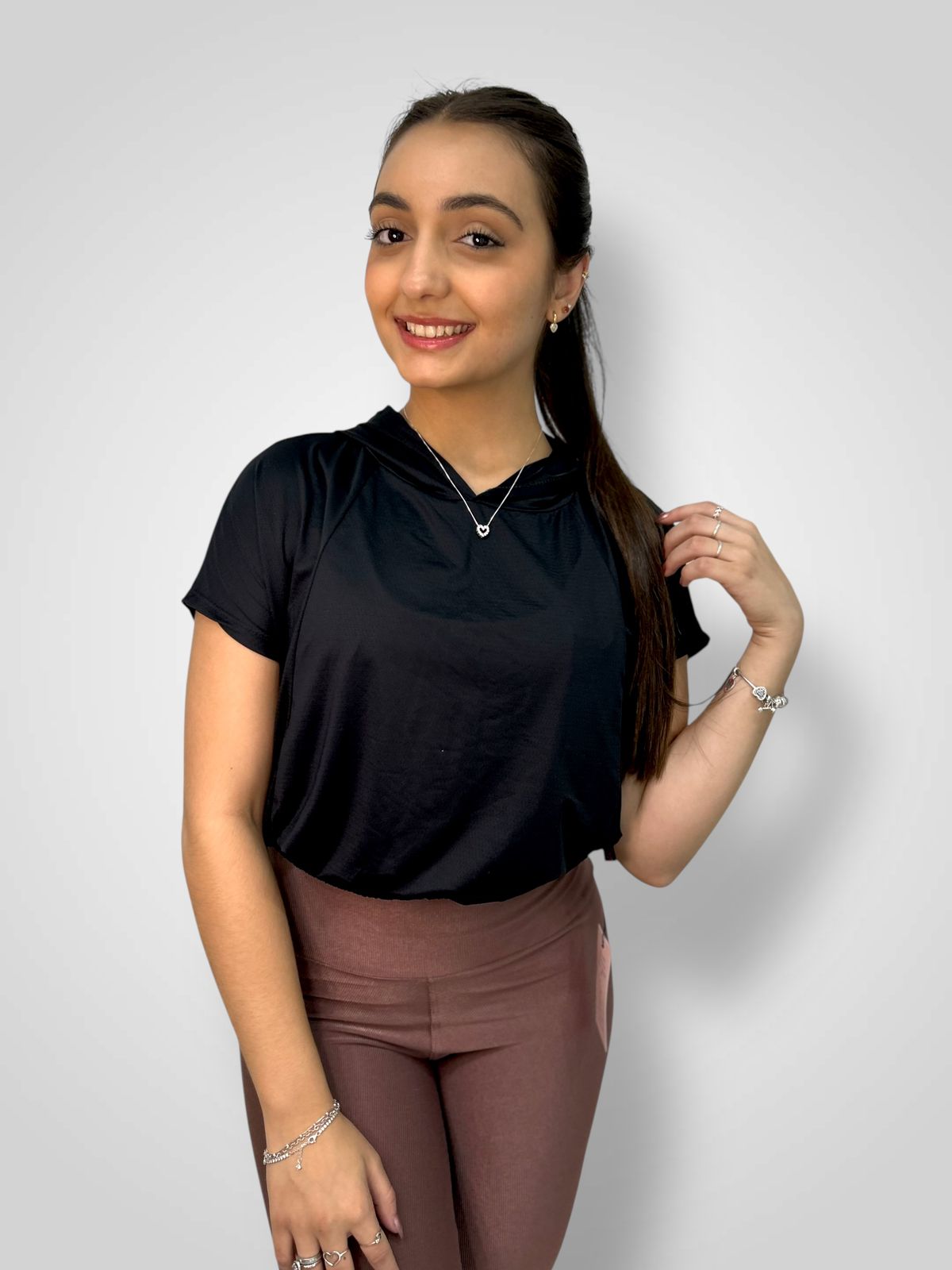 Cropped com capuz Liz