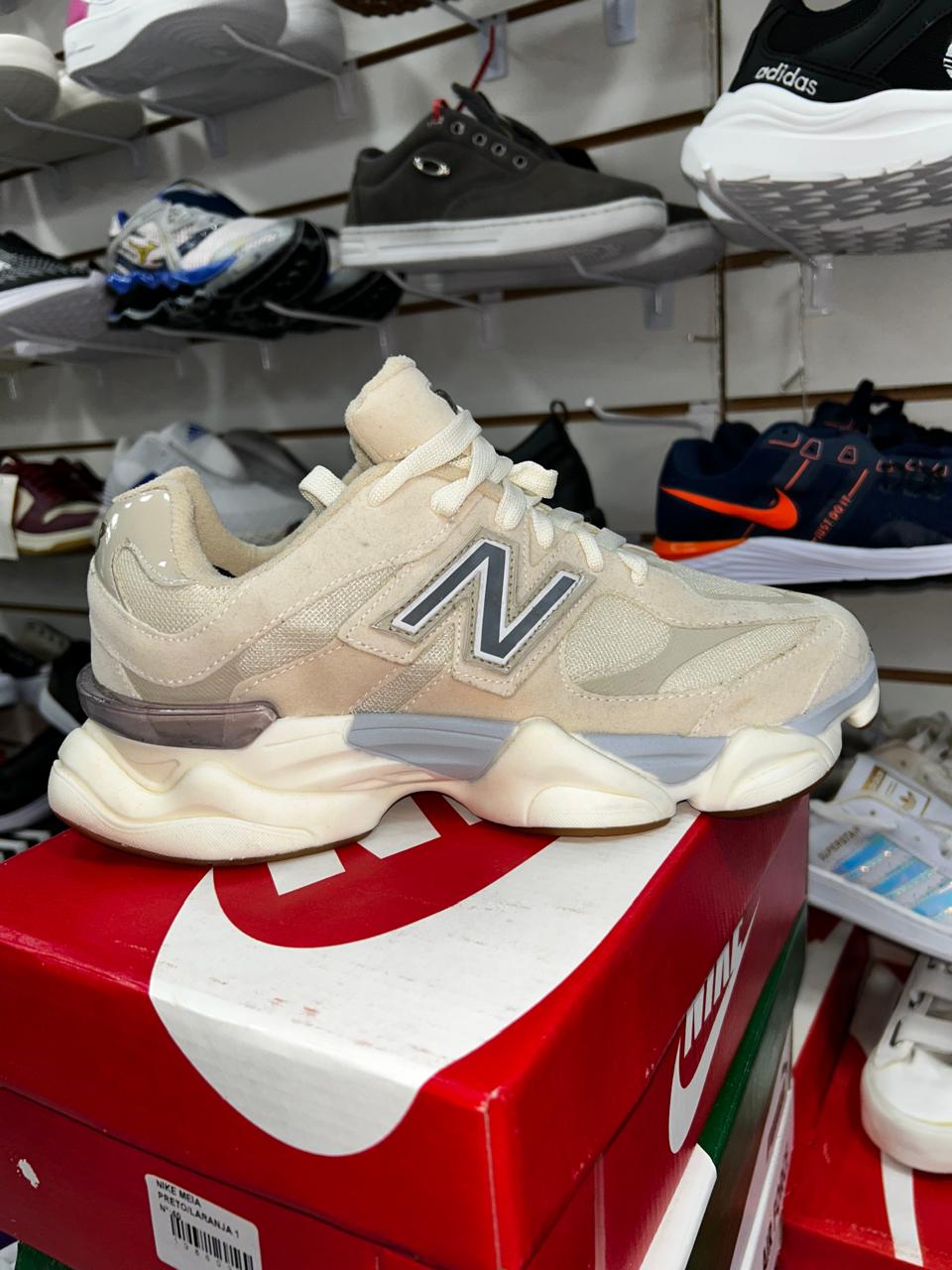 Tênis New Balance 9060 Bege Unissex Casual   Conforto, Qualidade e Estilo