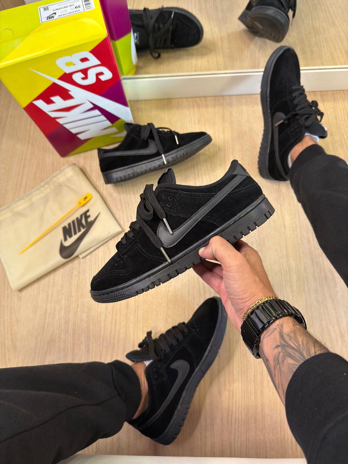 Nike Dunk Low Pro All Black - Sneaker Unissex em Camurça com Cadarço de Ponta de Ferro