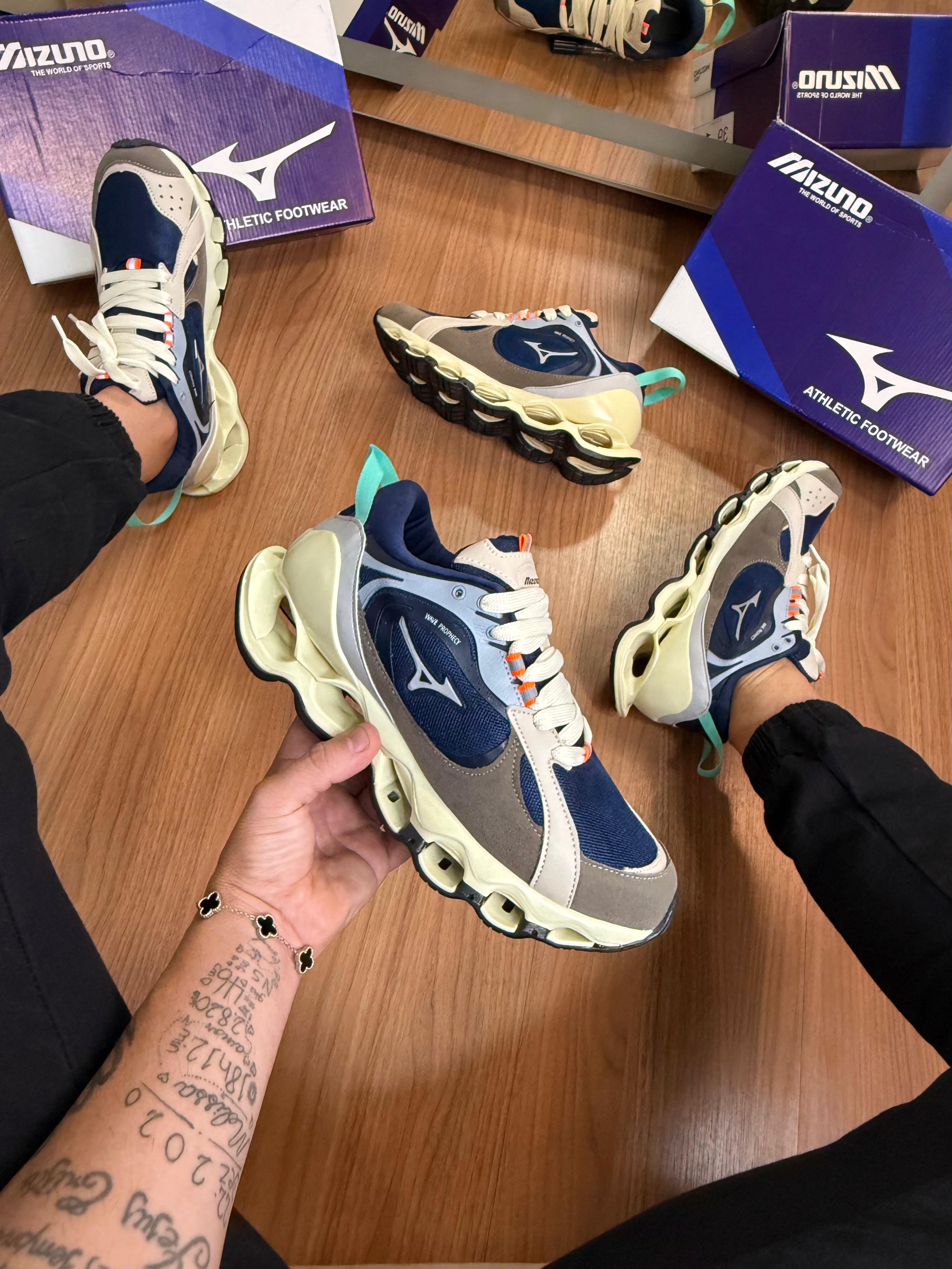 Mizuno Beta WAVE 2 Creme/Marinho   Tênis Casual Masculino Confortável, Leve e Estiloso com Detalhes Refletivos