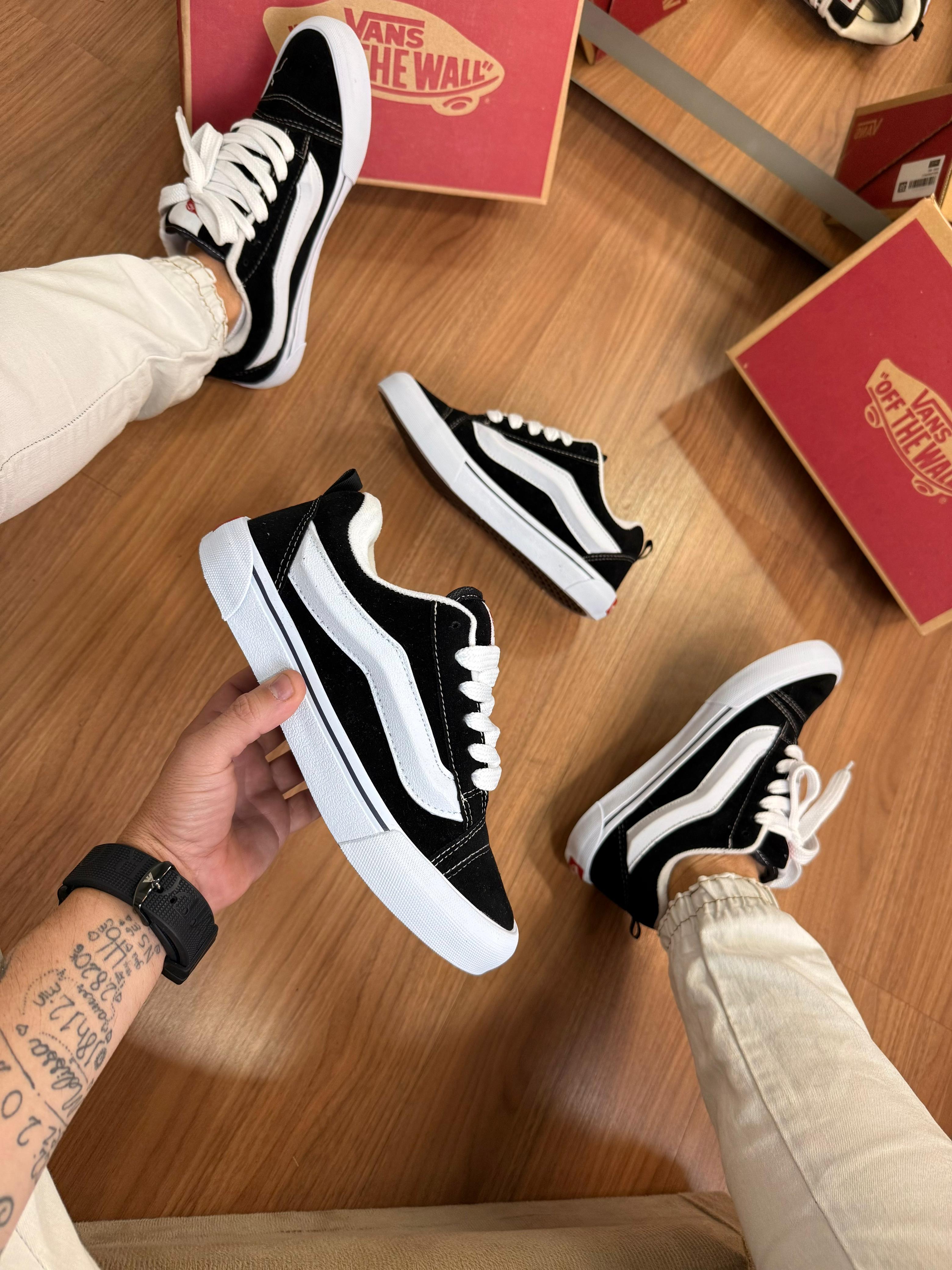 Vans KNU Preto/Branco   Tênis Casual Unissex Confortável, Leve e Estiloso