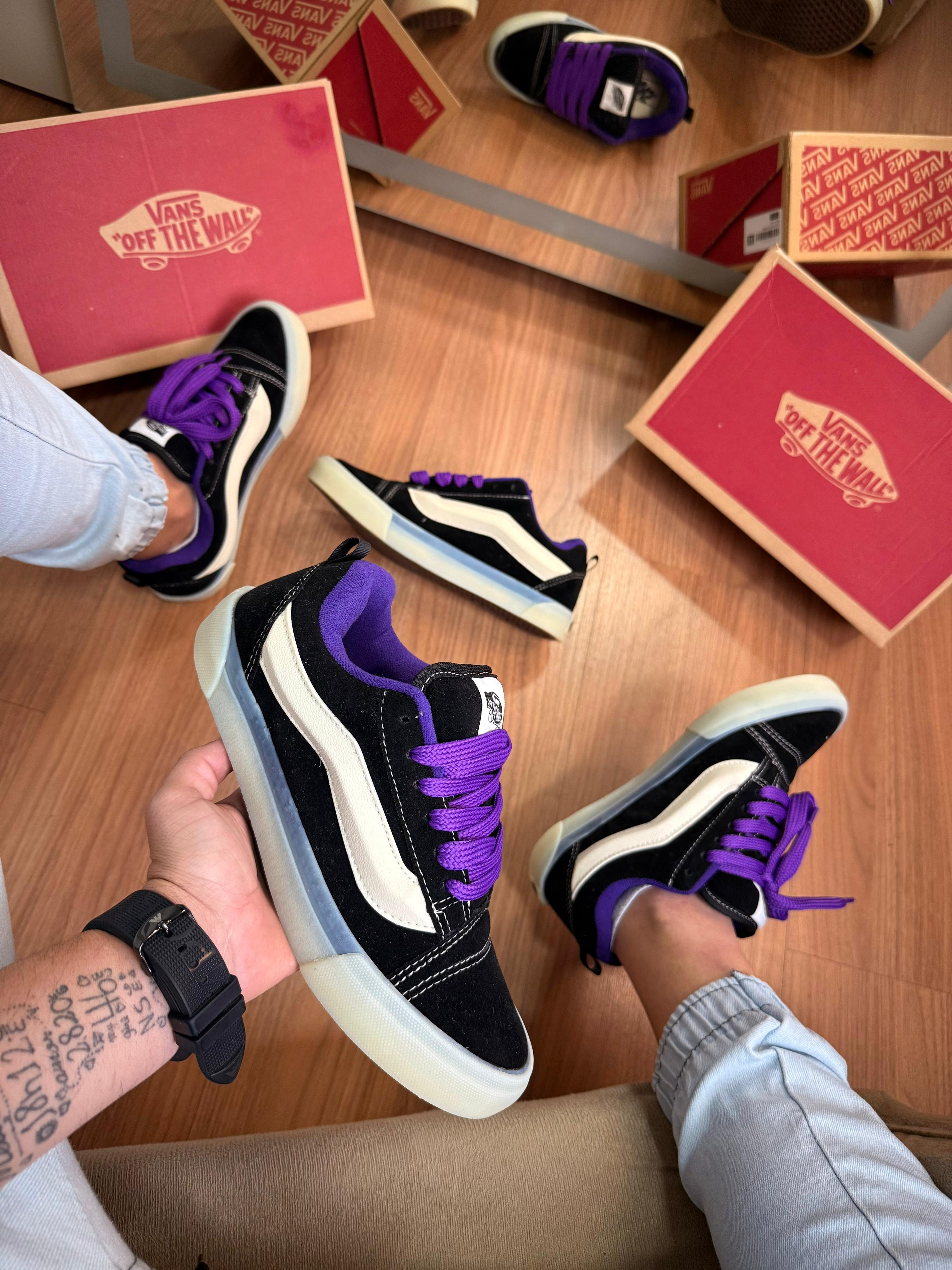 Tênis Vans Knu Skool Casual Unissex - Preto, Creme e Roxo