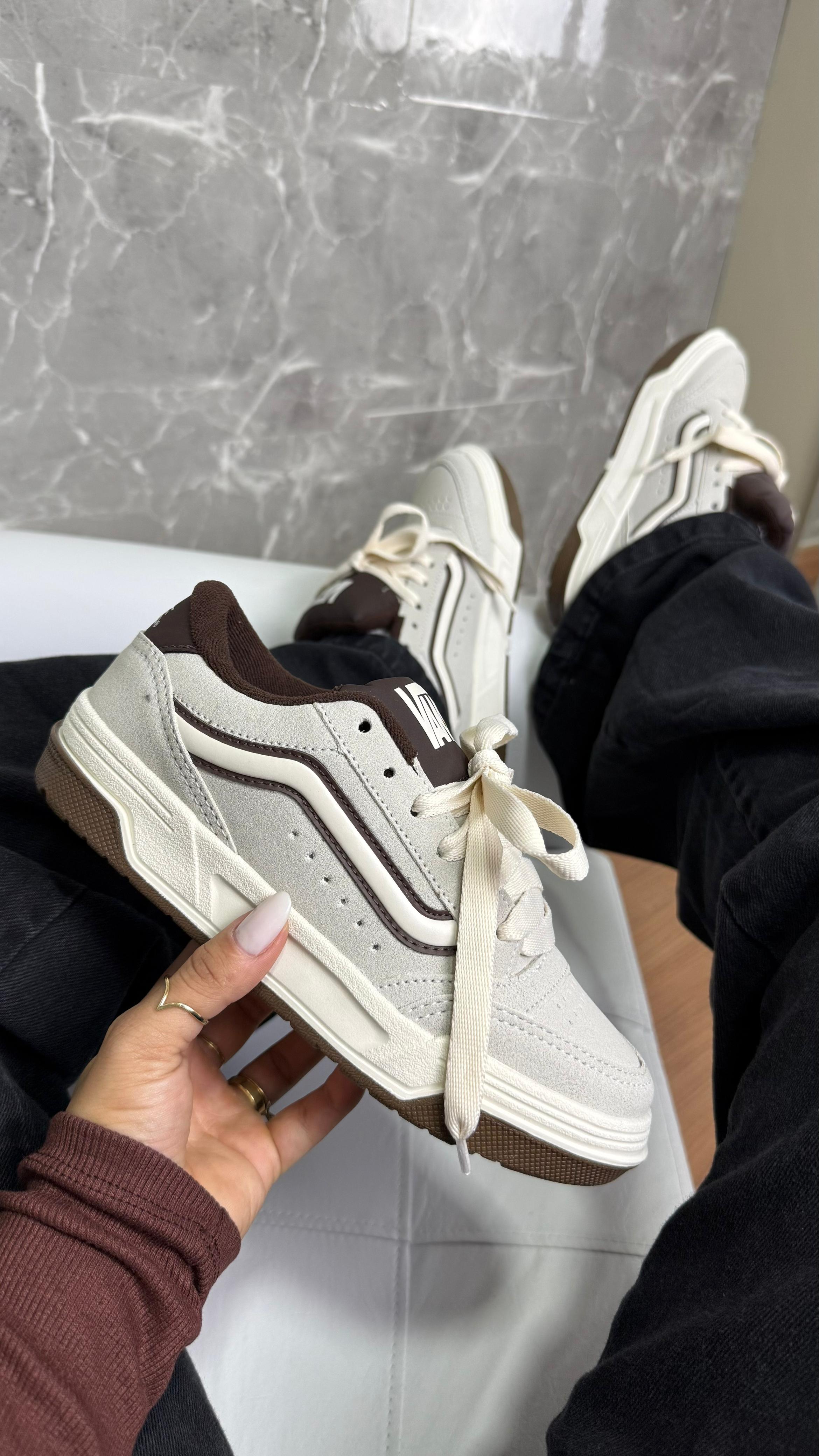 Vans Hylane Natural Café - Sneaker Unissex Confortável e Durável