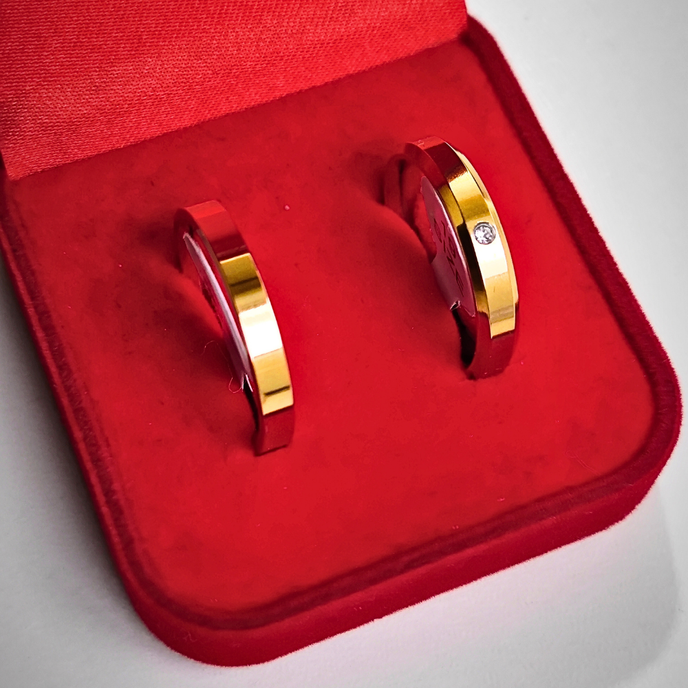 Par Anel Feminino Masculino Dourado Aliança Noivado Casamento com Pedra Zircônia Lisa Inox 316L