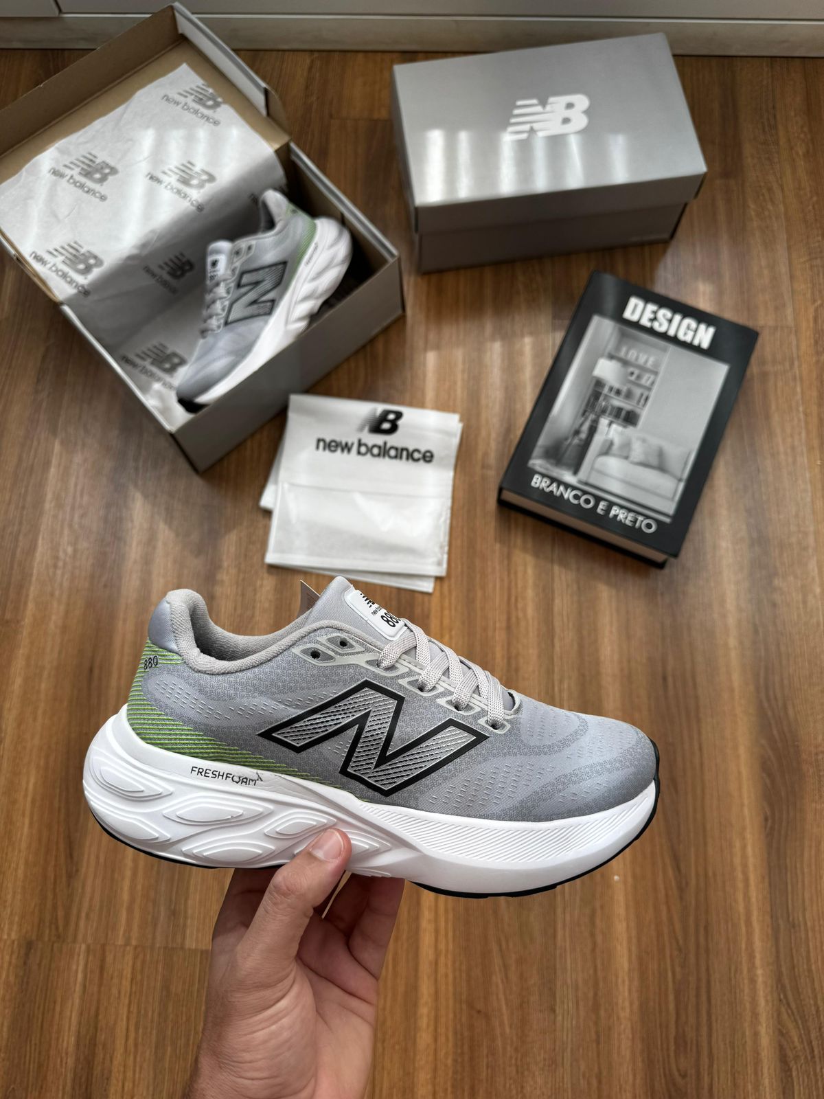 New Balance Fresh Foam 520 Cinza/Branco - Tênis de Corrida Unissex Confortável e Durável