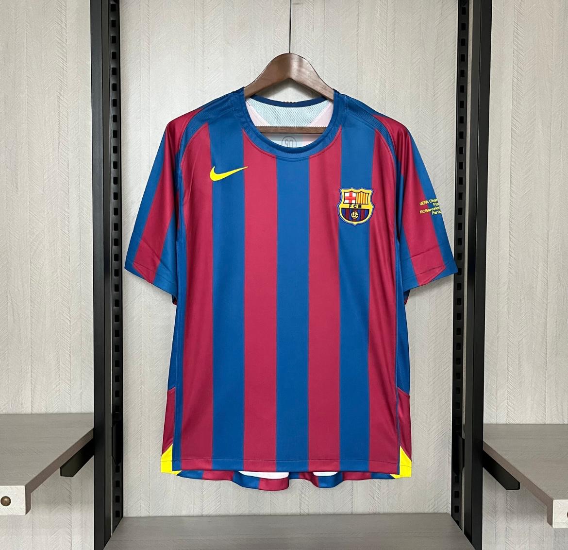 Camisa Barcelona Home Retrô 2005/2006 - Torcedor Nike Masculino - Azul e Vermelho
