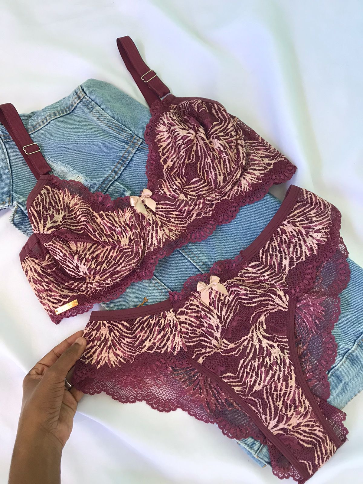 Conjunto sem bojo com aro em renda bicolor Plus Size