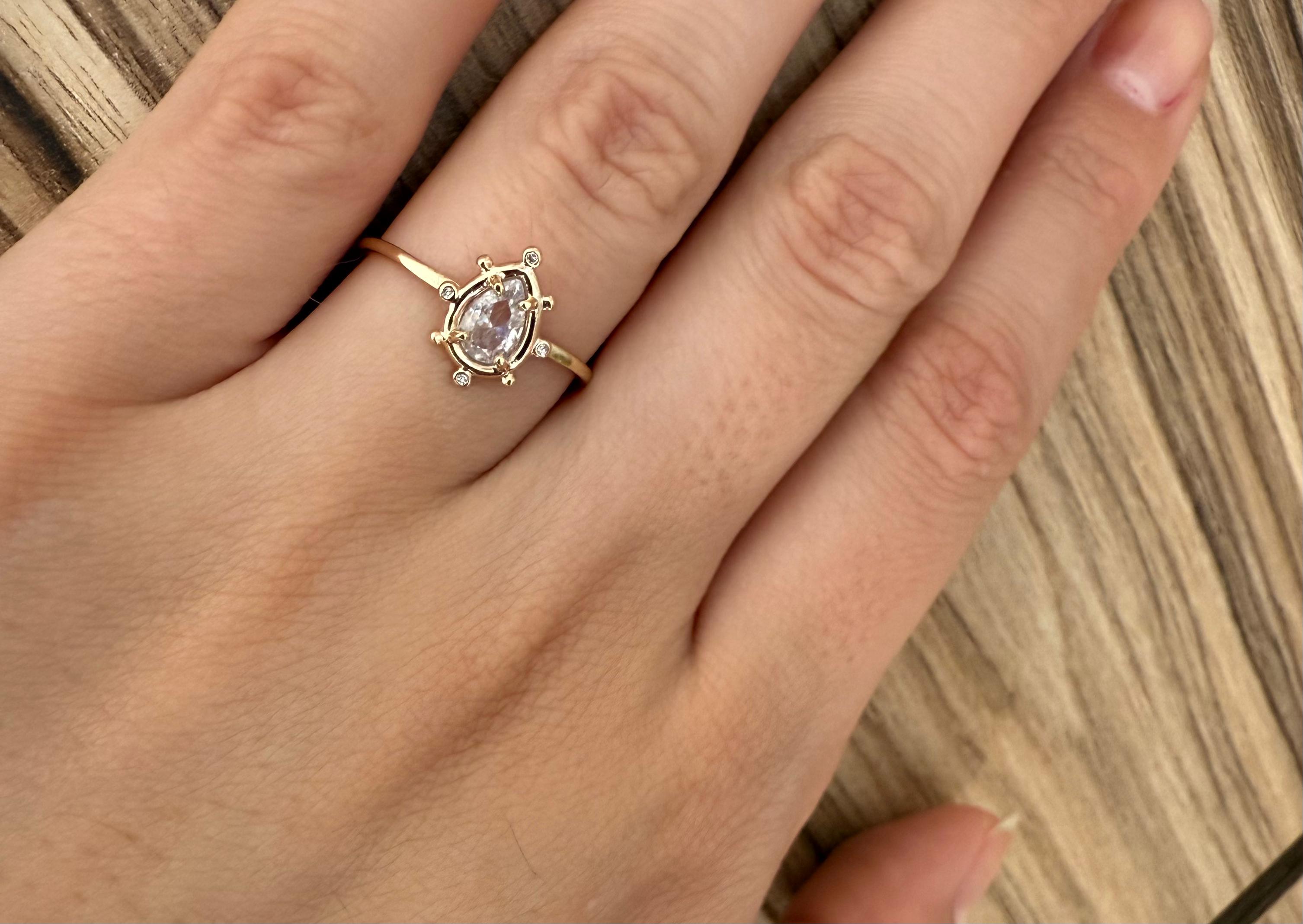 Anel gota cravejado AU