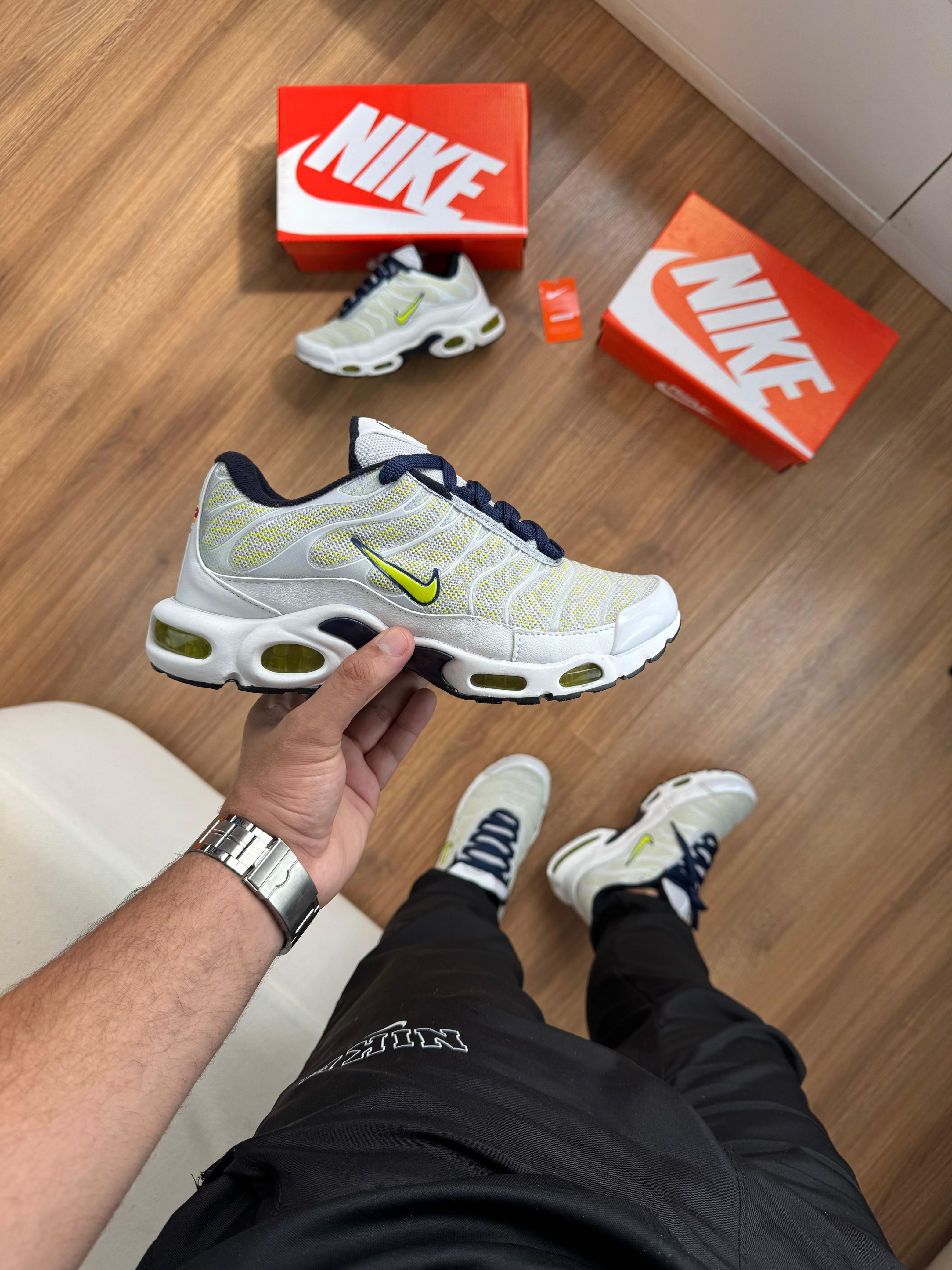 Nike TN Branco Verde Limão   Tênis Casual Masculino Estiloso, Leve e Confortável
