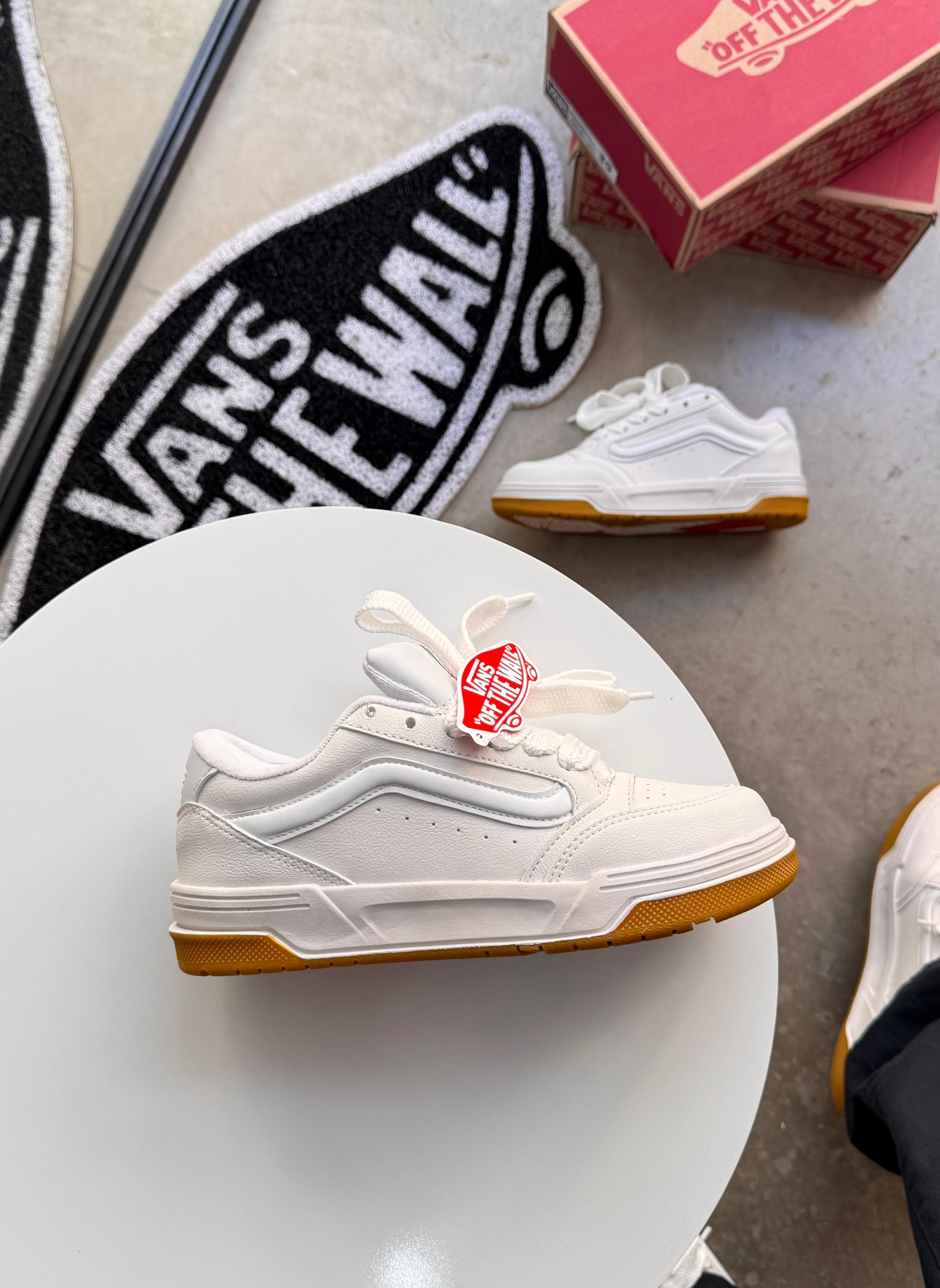 TÊNIS VANS HYLANE Branco caramelo