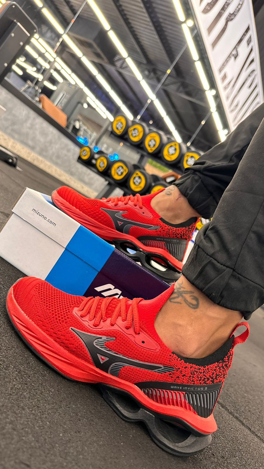 Tênis Mizuno Invictus 3 | Desempenho e Estilo na Viwear Conceito