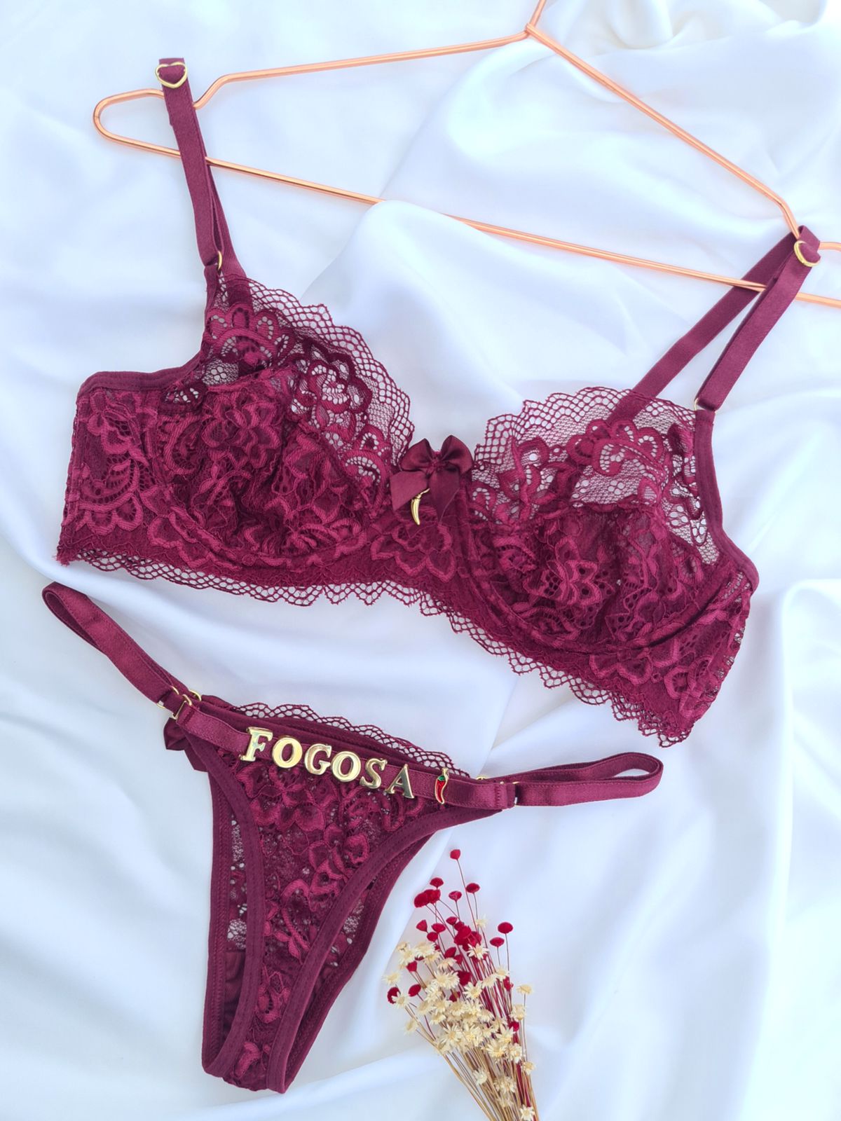 Conjunto com aro e com nome em renda (LEIA A DESCRIÇÃO)