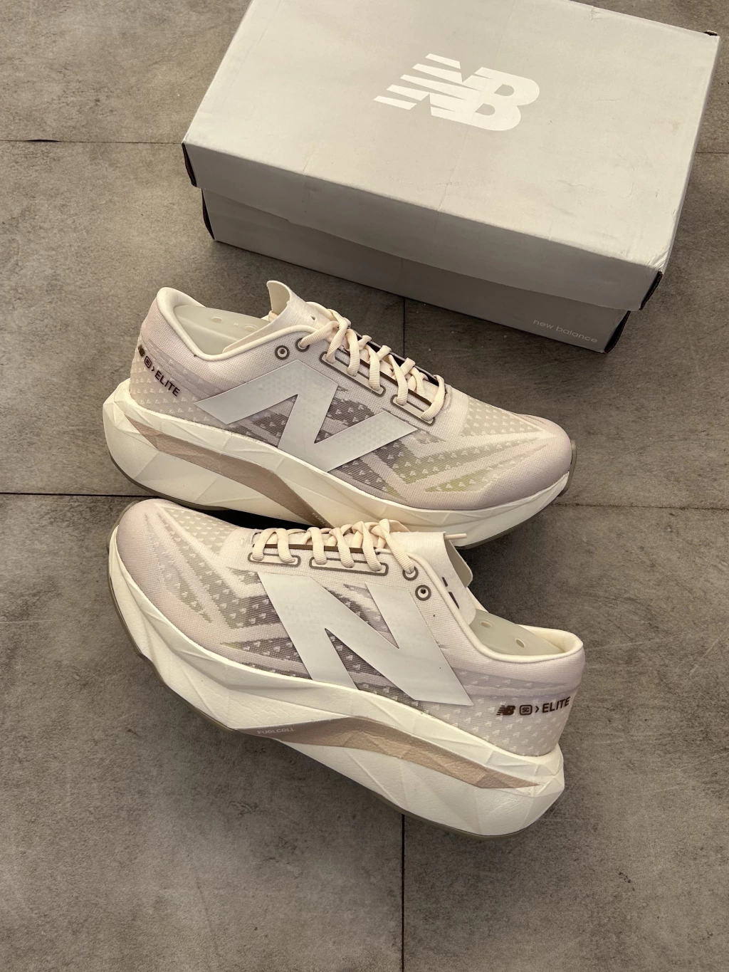 NEW BALANCE FUELCELL REBEL V4