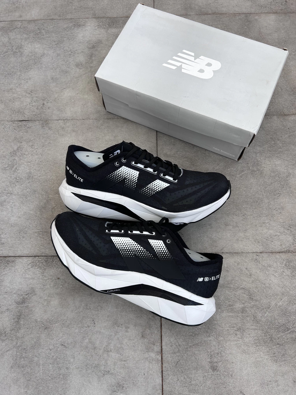 NEW BALANCE FUELCELL REBEL V4