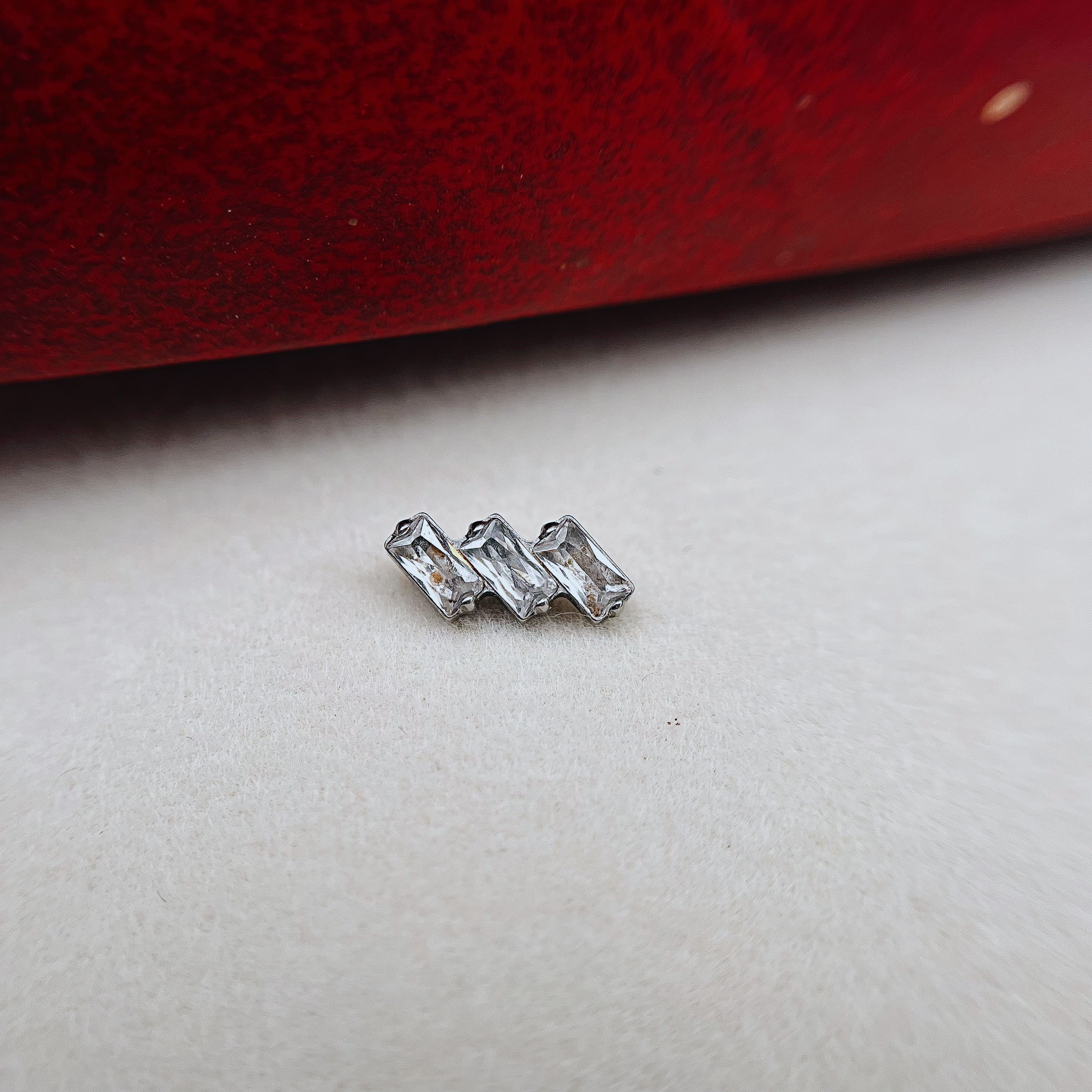 Cluster geométrico com pedras zircônia