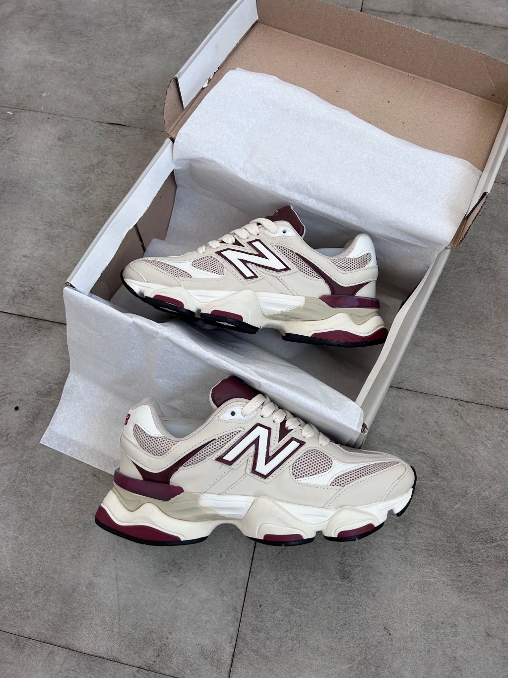 Tênis New Balance 9060 Feminino Bege e Vinho