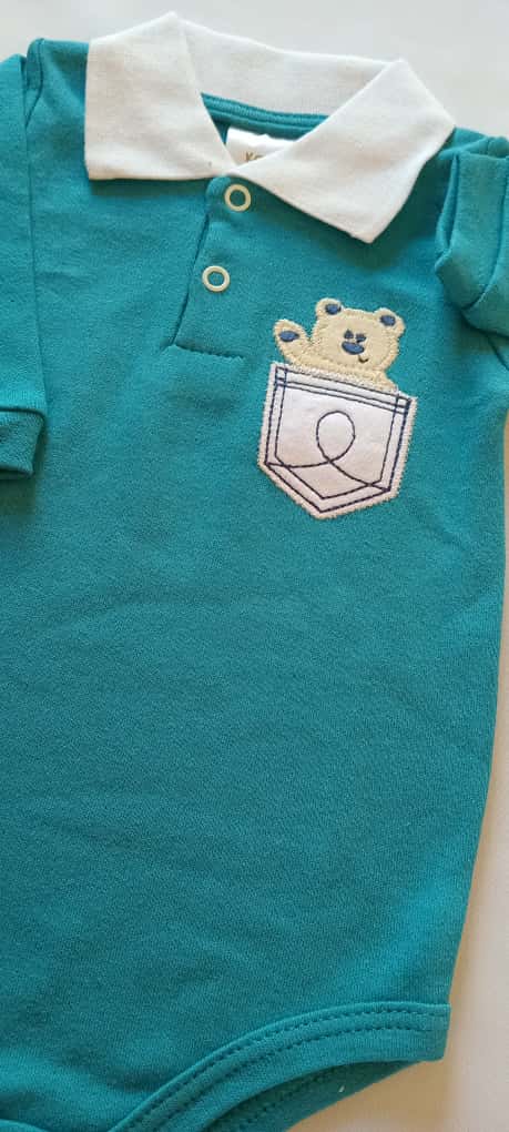 BODY MANGA LONGA / MENINO / SUEDINE / TAMANHO M / ESTILO POLO