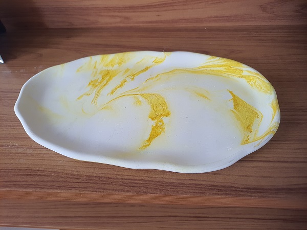 Bandeja Orgânica em Gesso Marmorizada