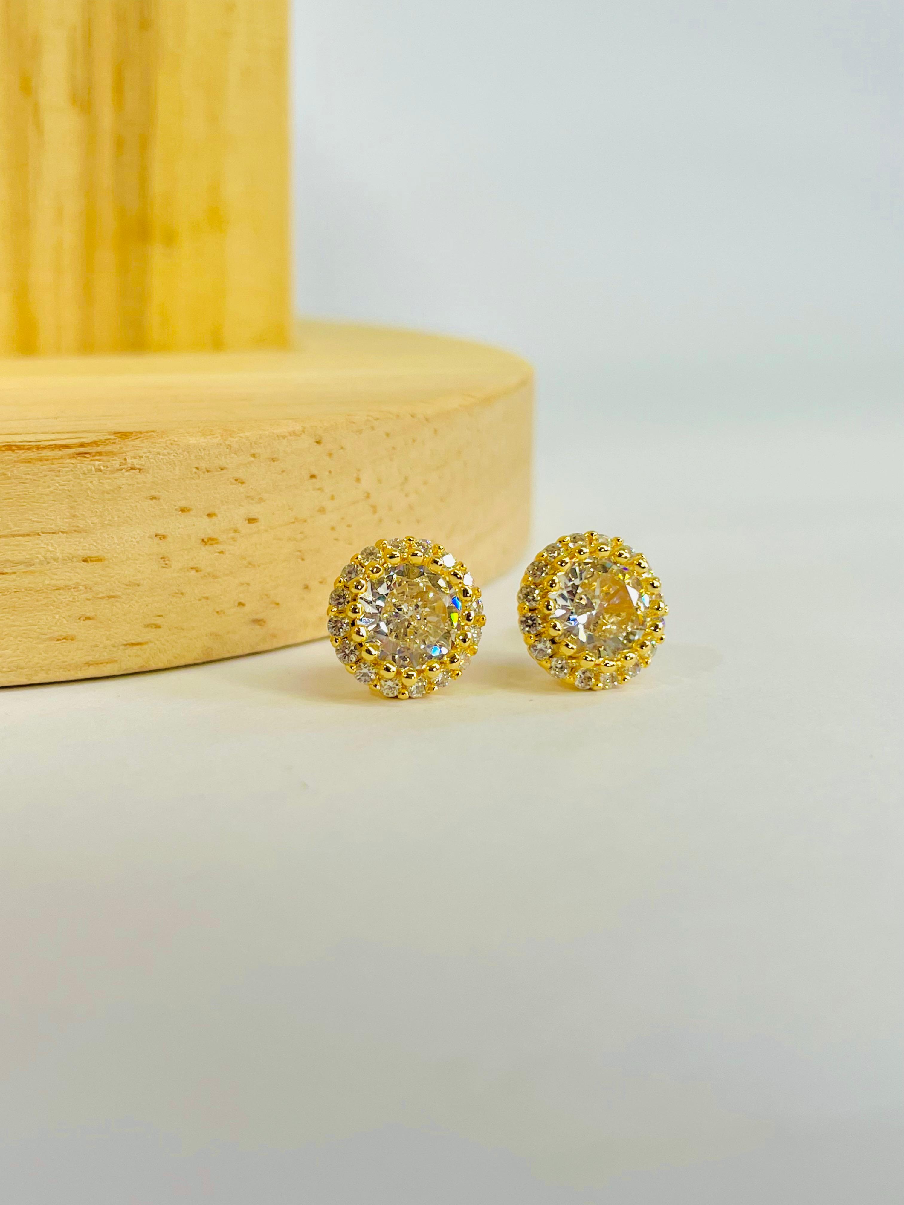 Brinco Flor Redonda Borda Cravejada