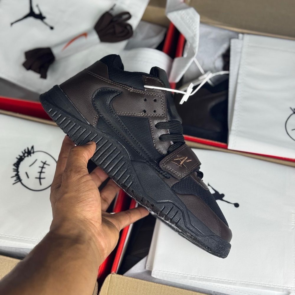 TRAVIS SCOTT REVERSE - MARROM