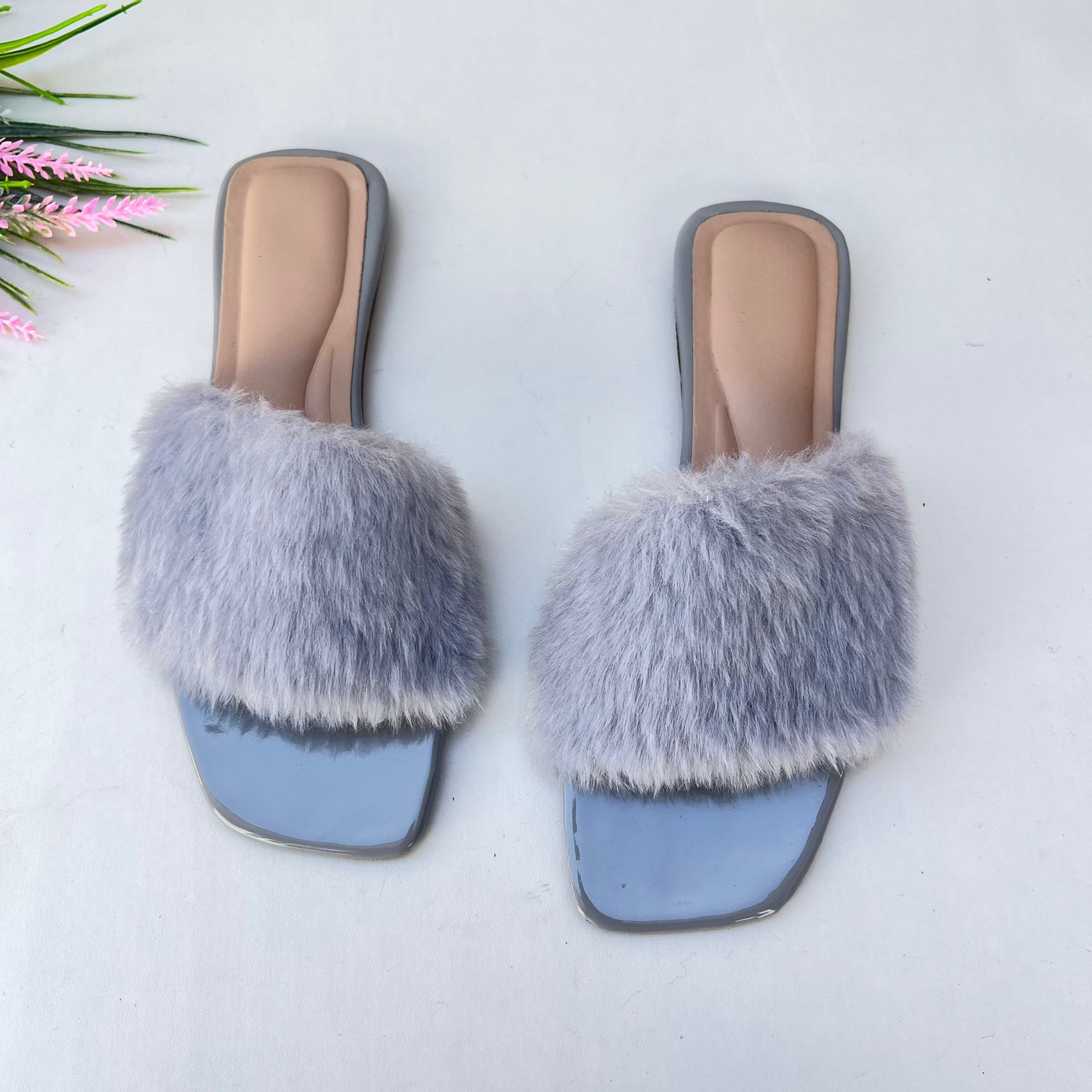 Pantufa Feminina Explosão das Cores (Cinza) - Sofisticação e Conforto para Seus Pés