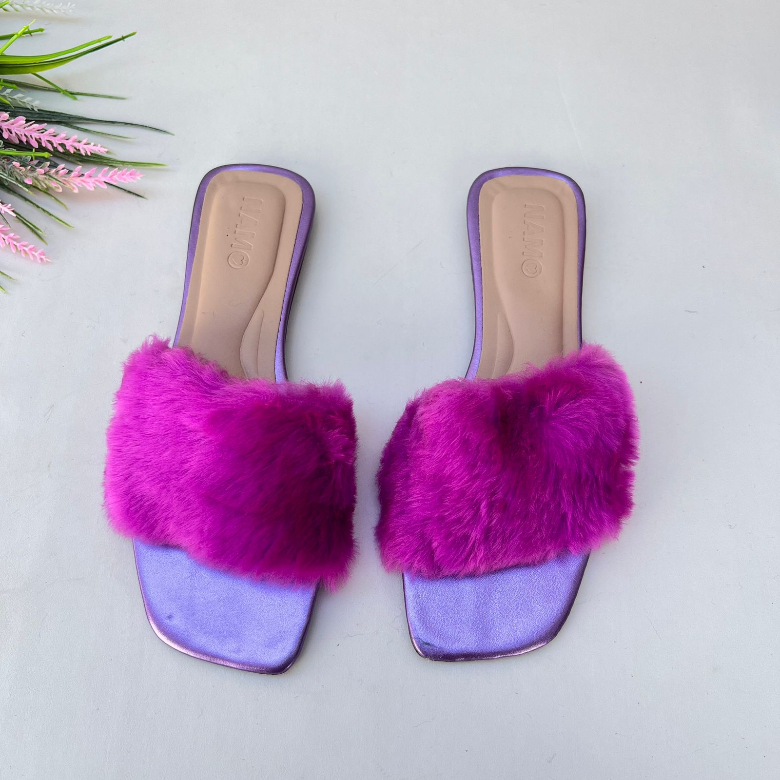 Pantufa Feminina Explosão das Cores (Magenta) - Sofisticação e Conforto para Seus Pés