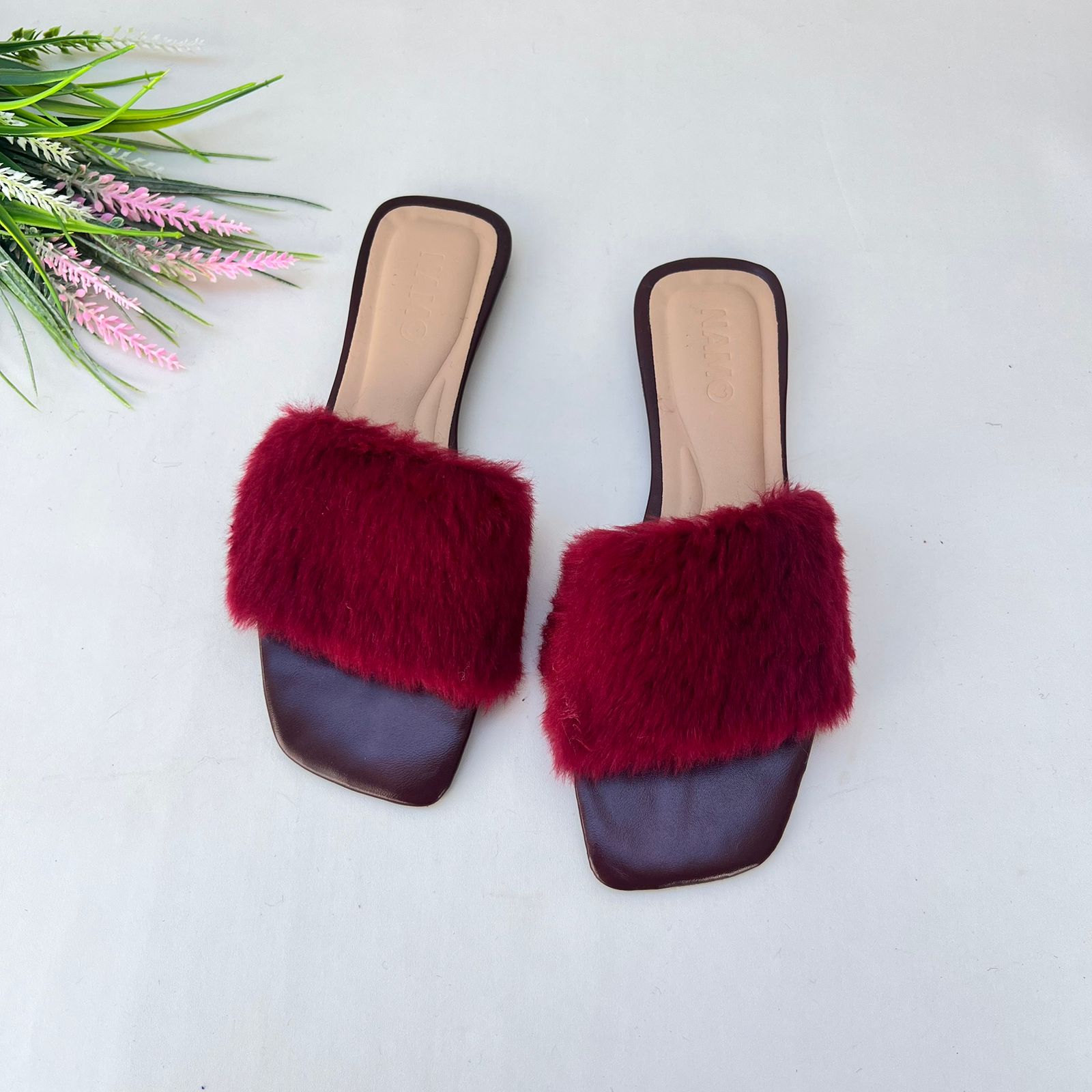 Pantufa Feminina Explosão das Cores (Vinho) - Sofisticação e Conforto para Seus Pés