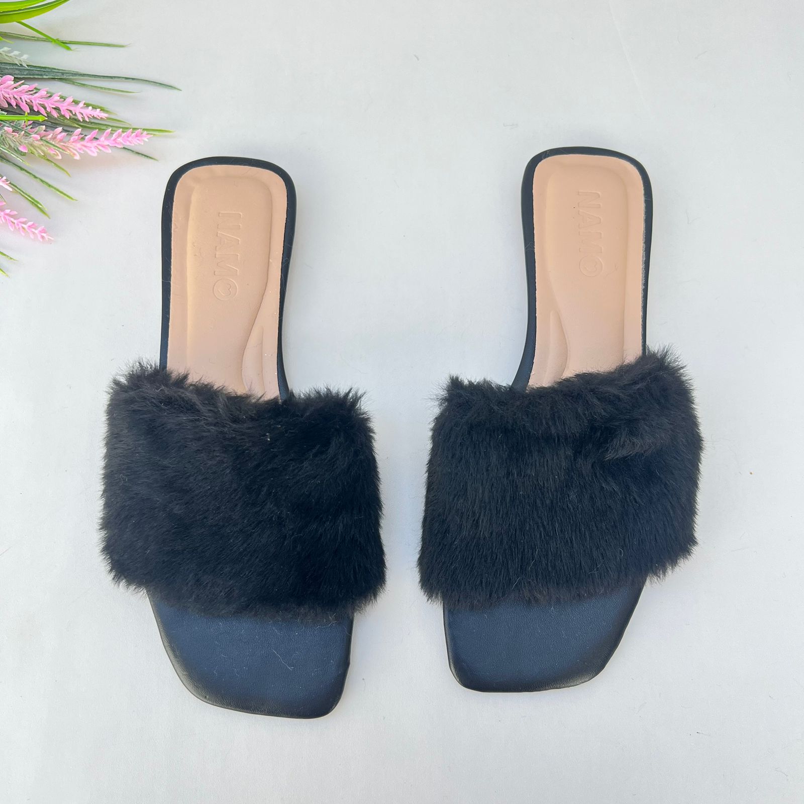 Pantufa Feminina Explosão das Cores (Preto) - Sofistifação e Conforto Para Seus Pés