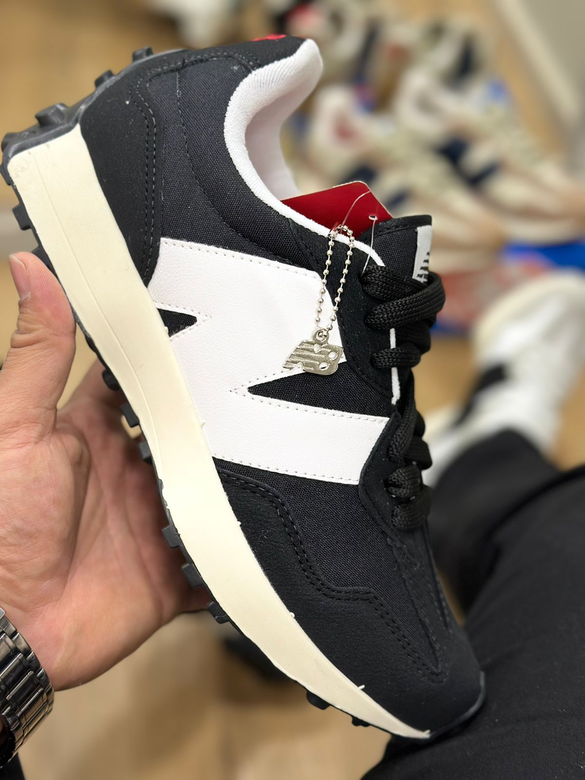 Tênis New Balance 327 Masculino Preto e Branco Prime   Conforto, Amortecimento e Estilo Retrô Moderno