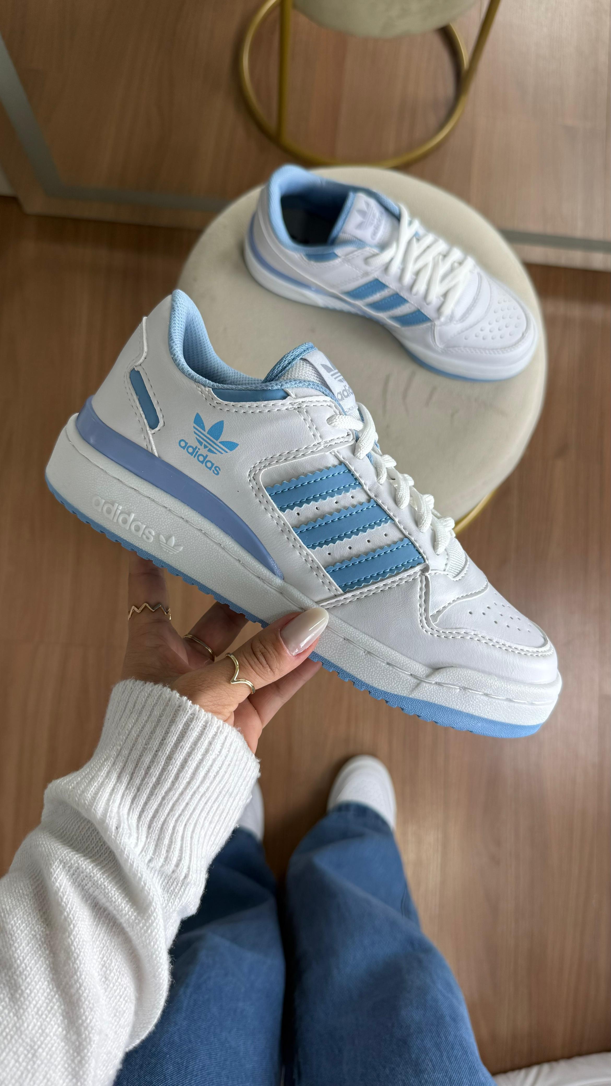 Adidas Fórum Low Branco e Celeste    Sneaker Edição Exclusiva | Moda Street e Casual