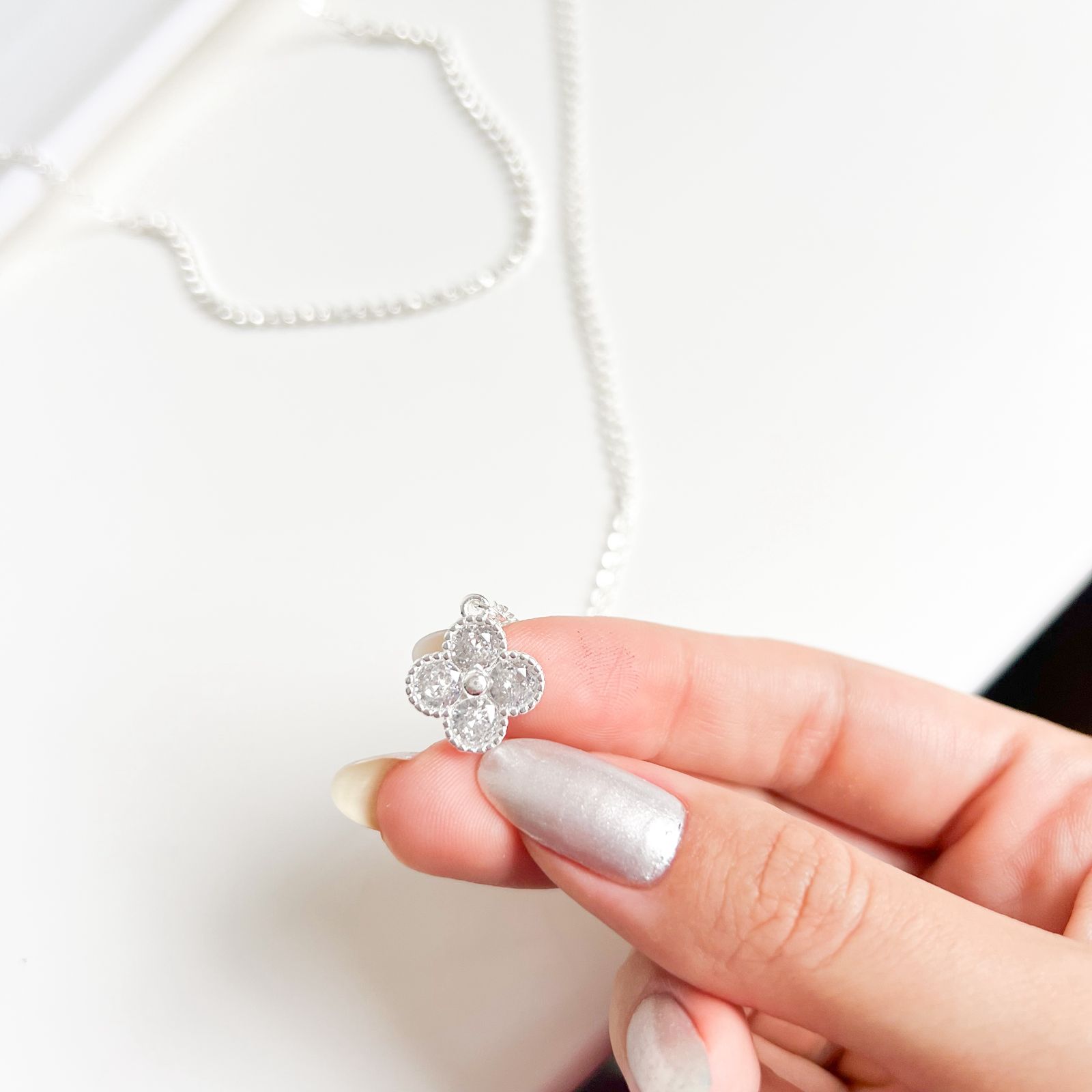 Colar Trevo Zircônia